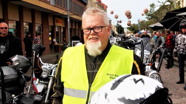 Micke Andersson gladdes mycket åt att motorcykelträffen äntligen kunde bli av. Den var planerad 2019 egentligen, men då drabbades han av två strokes och har kämpat sig tillbaka från tre veckor i respirator och förlamning i vänster arm och vänster ben.