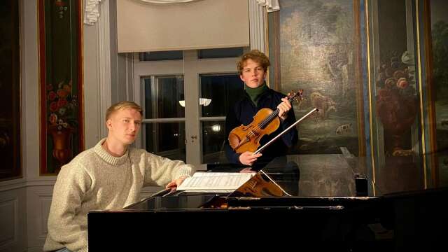 Josef Andersson, violin och Marcin Tjernbäck, piano, gästar Mariestads domkyrka med sin musik på onsdag.