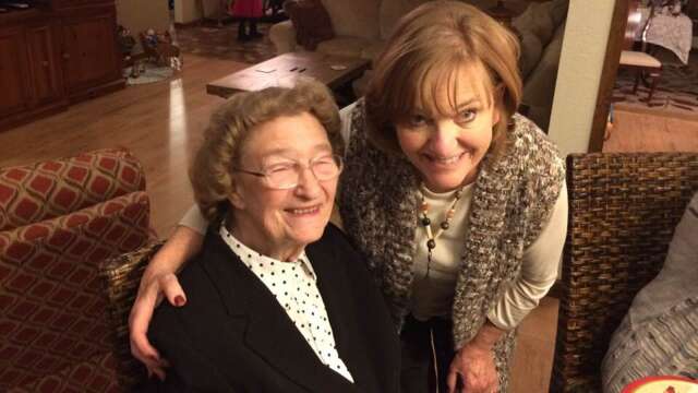 Viktoria från Byggningas dotterdotter Vivian Curry med sin dotter Susan Pace, numera bosatta i Kalifornien. Vivian är idag 93 år gammal. 