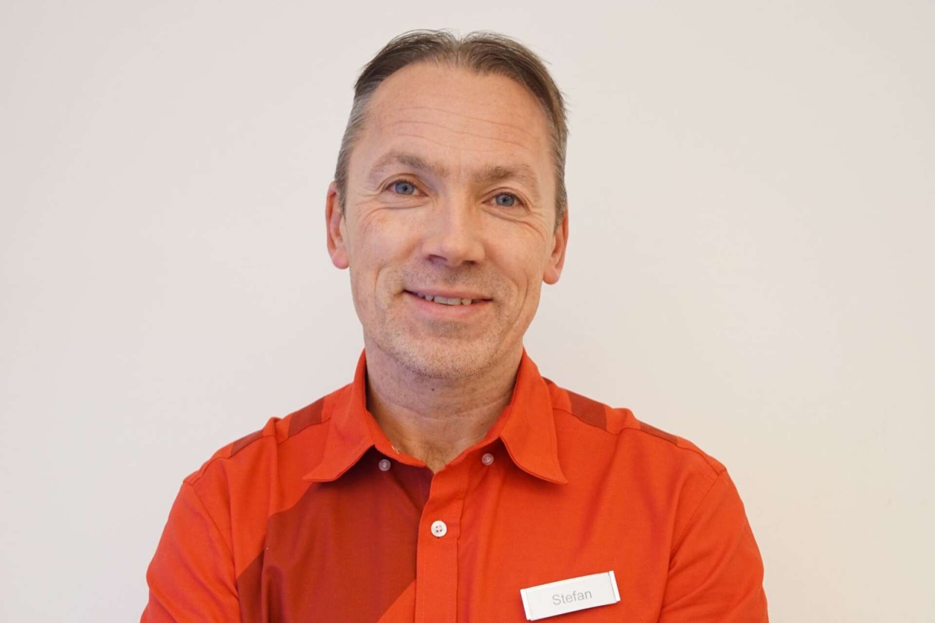 Stefan Blom har gått den långa vägen till jobbet som butikschef på Ica Maxi i Karlskoga.