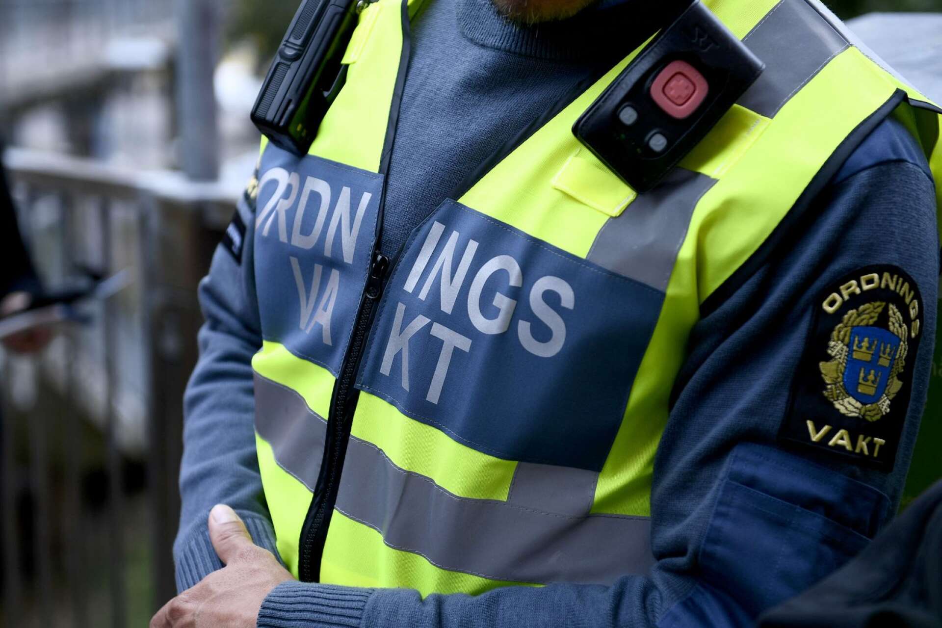 Sverigedemokraterna vill genom att skapa en kommunal trygghets- och säkerhetsenhet dels göra det arbete som redan i dag utförs med hjälp av inhyrda företag, dels öka tryggheten och säkerheten och bidra med ökad service för kommunens medborgare.