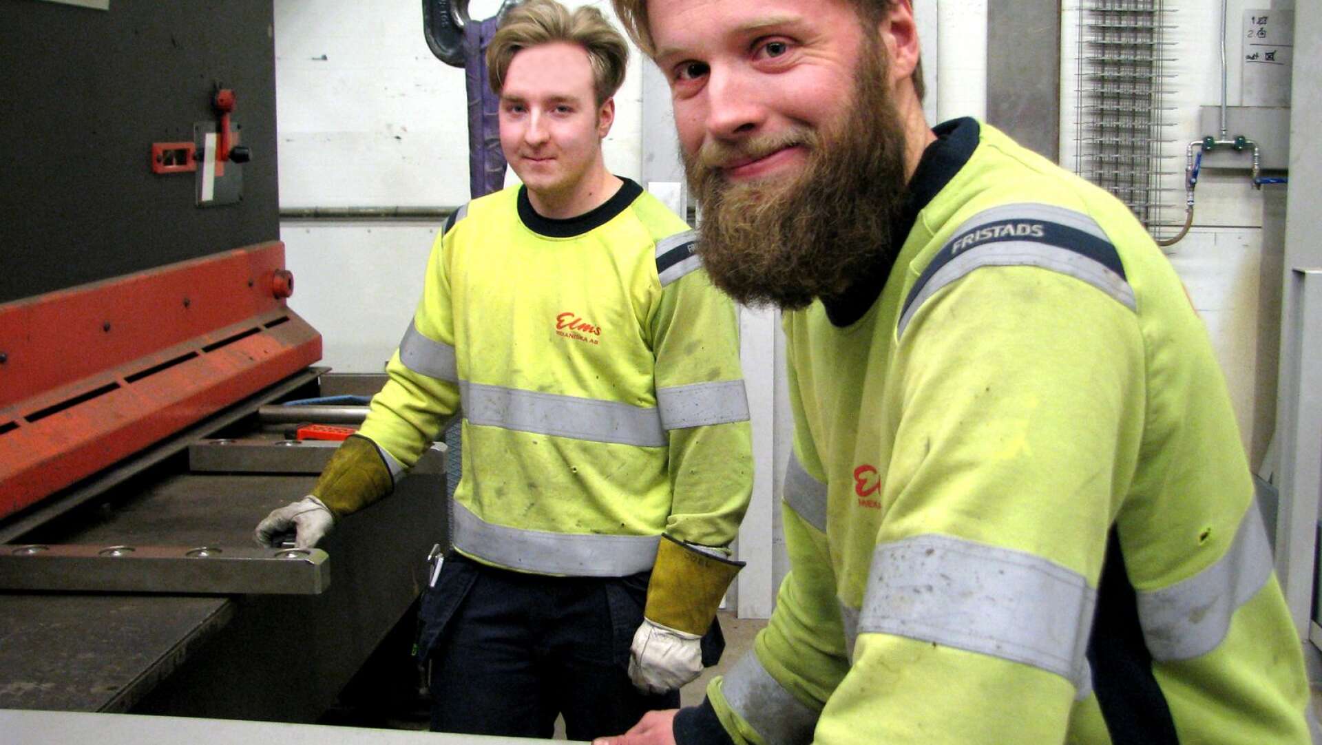  Anders Mellgren och Joel Sonesson jobbar vid Elms Mekaniska, Hagfors.