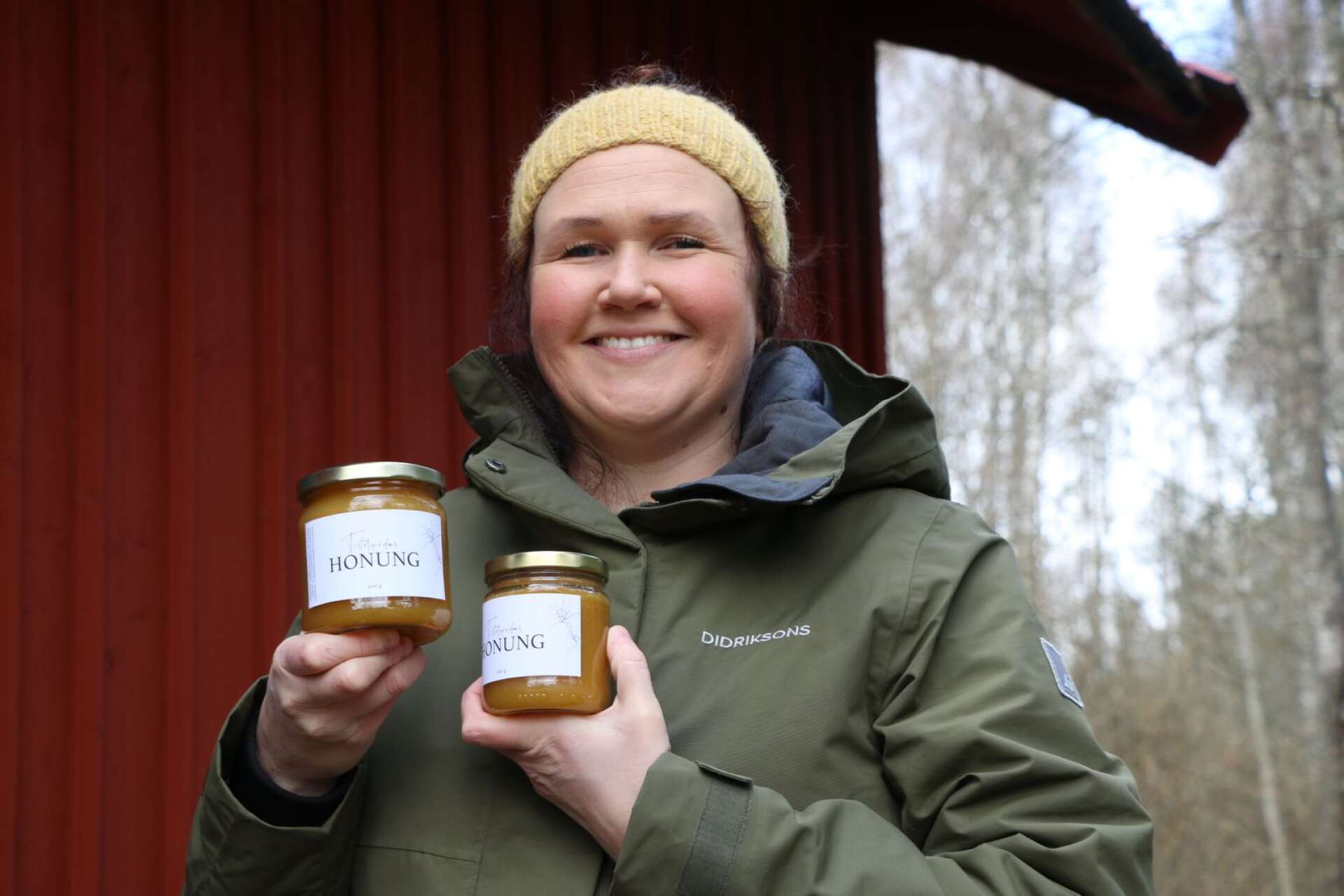 Elin Iderström använder honung till mycket, bland annat hårtvätt.