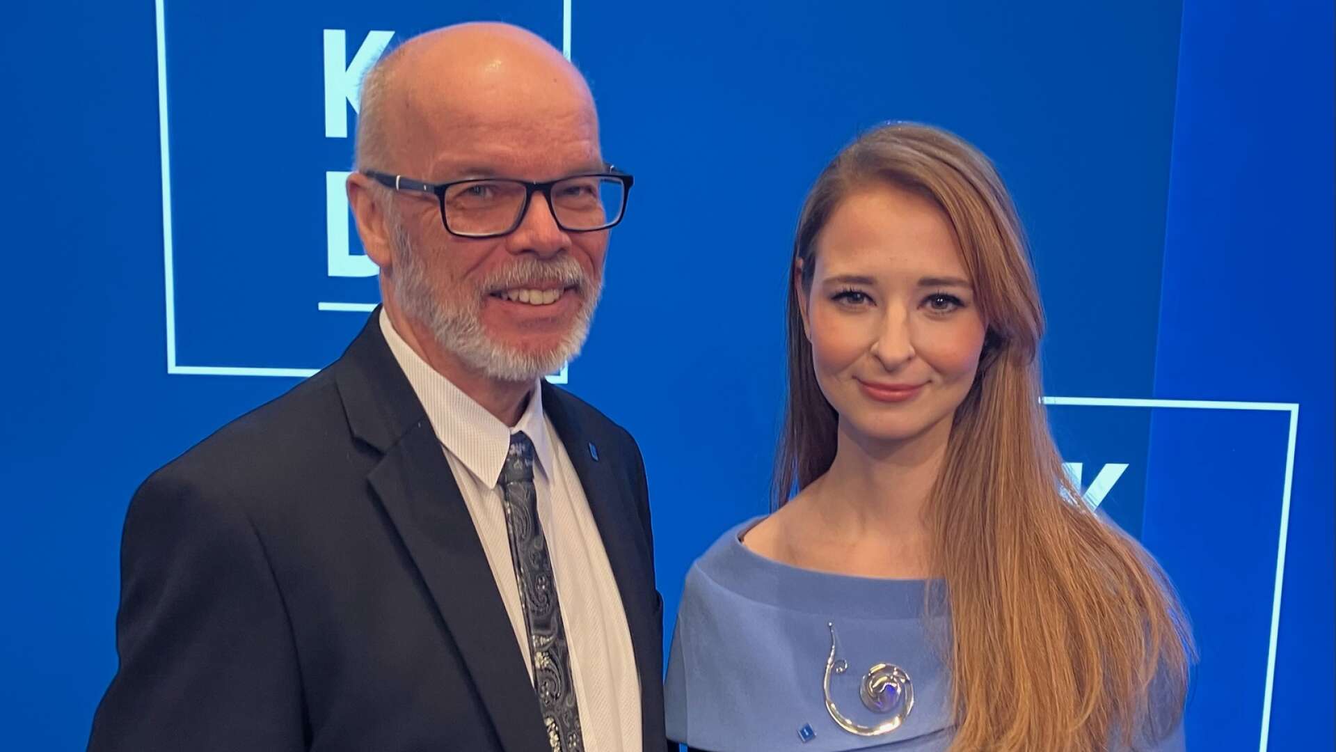 Conny Brännberg tillsammans med Alice Teodorescu Måwe, direkt efter det att hon blivit vald till Kristdemokraternas toppnamn till Europaparlamentsvalet. 