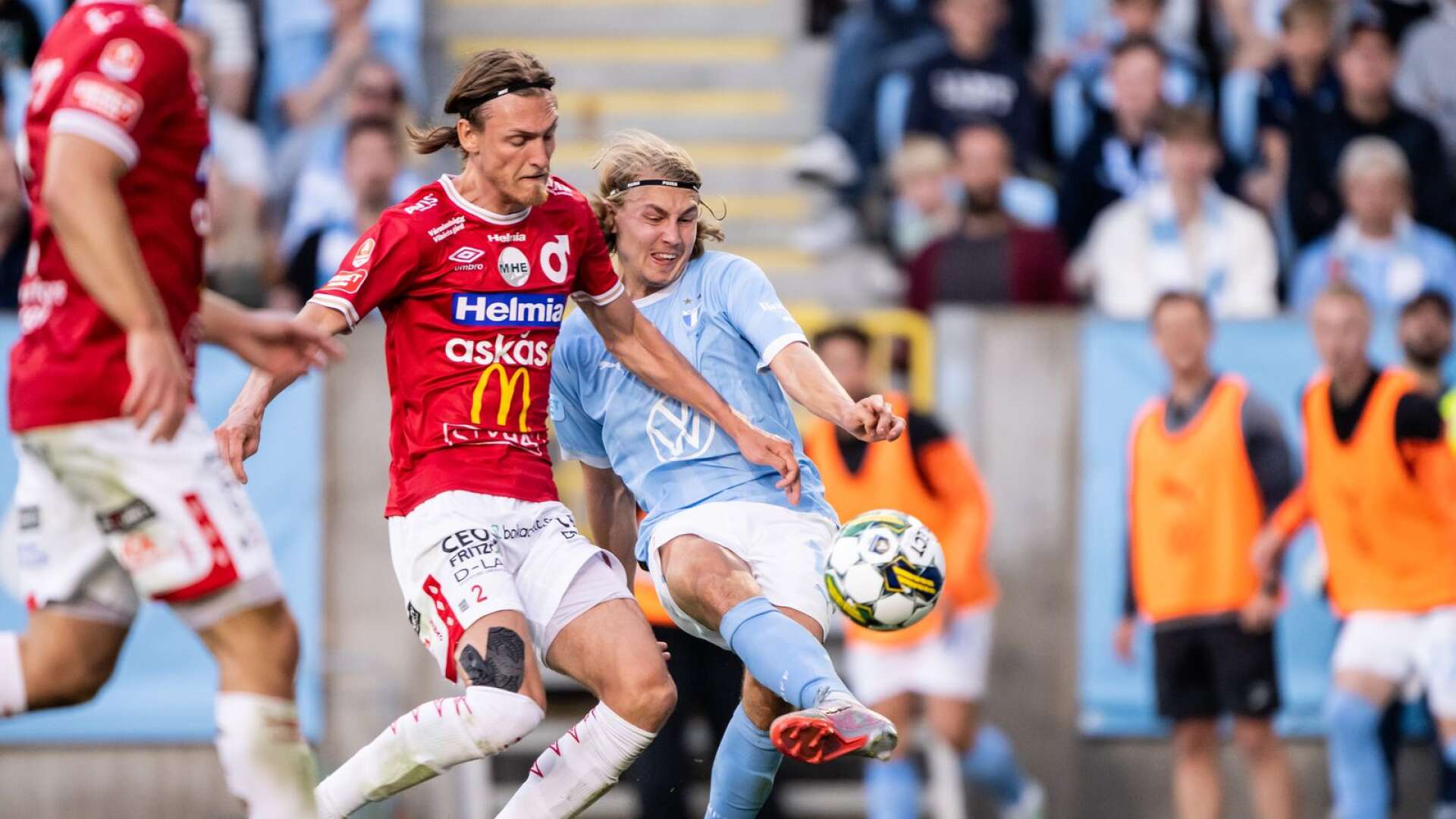 Malmö med Sebastian Nanasi tog en storseger hemma mot Degerfors med Gustav Granath.