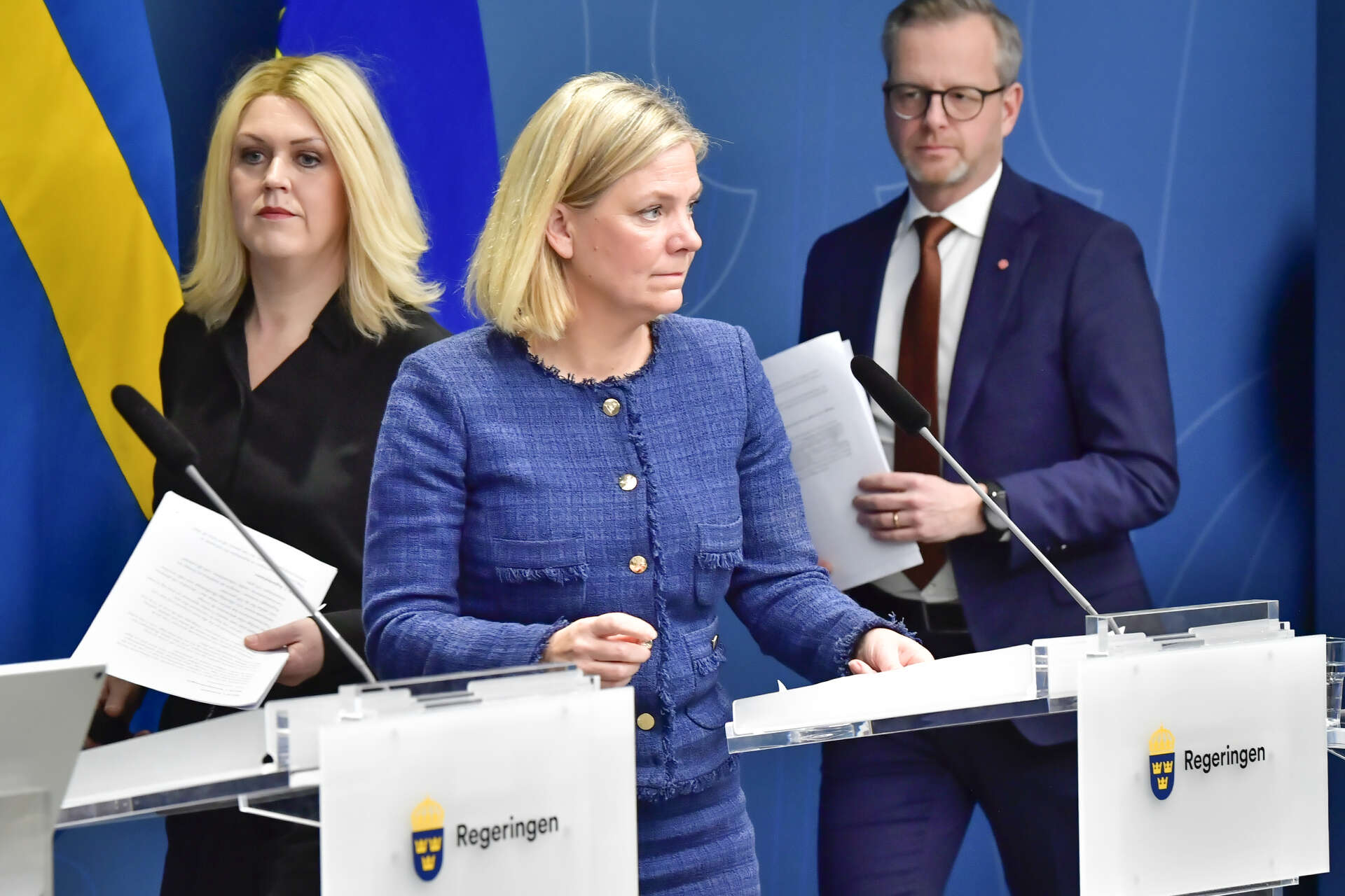 Statsminister Magdalena Andersson, socialminister Lena Hallengren och finansminister Mikael Damberg vid en pressträff tidigare denna månad.