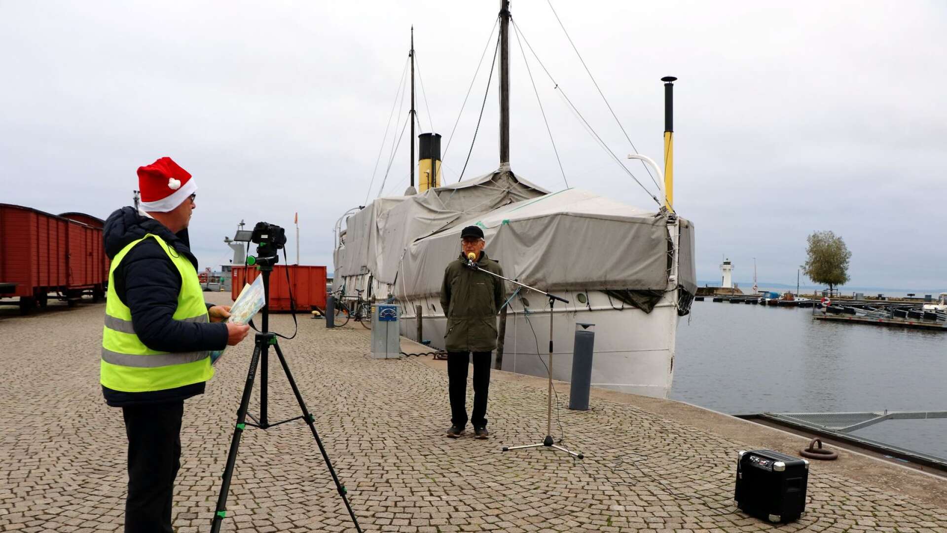 Gunnar Strömberg spelar in filmen till en av luckorna där Göran Jonsson berättar om en av stadens stora attraktioner. 