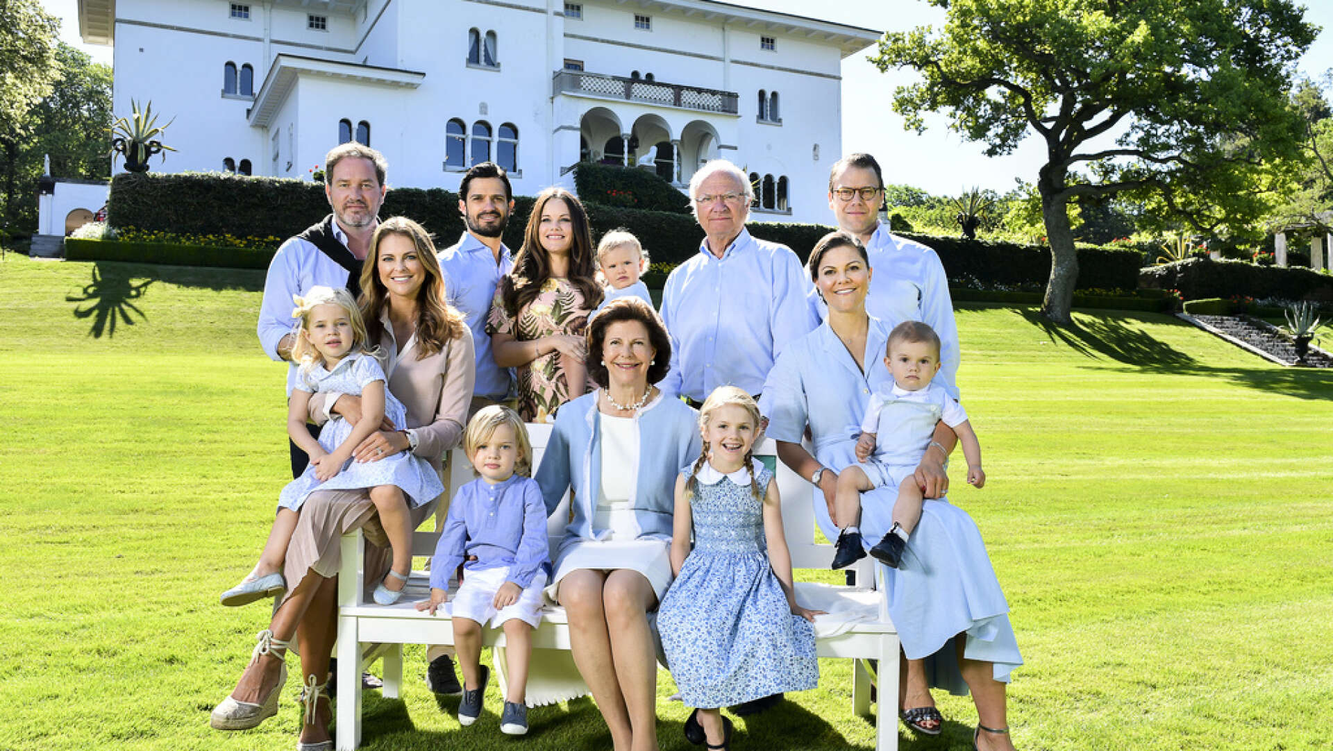 Prins Carl Philips och prinsessan Madeleines barn kommer inte längre att tillhöra kungahuset, meddelar hovet.