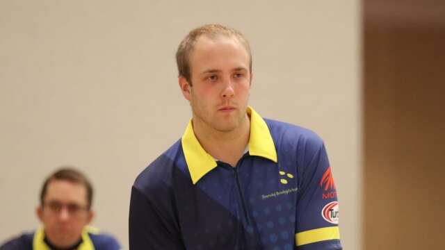 Markus Jansson har fått en tung start på bowling-EM i Frankrike.