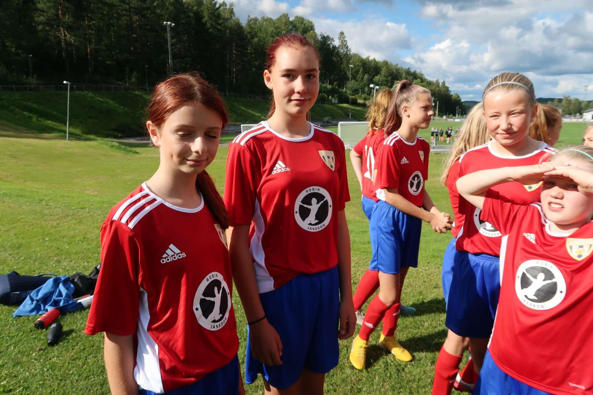 Från vänster Nicole Aleksic, Nadia Magnusson, Tindra Eriksson, Vendela Ohlsson är jätteglada för de nya ställen laget fått.