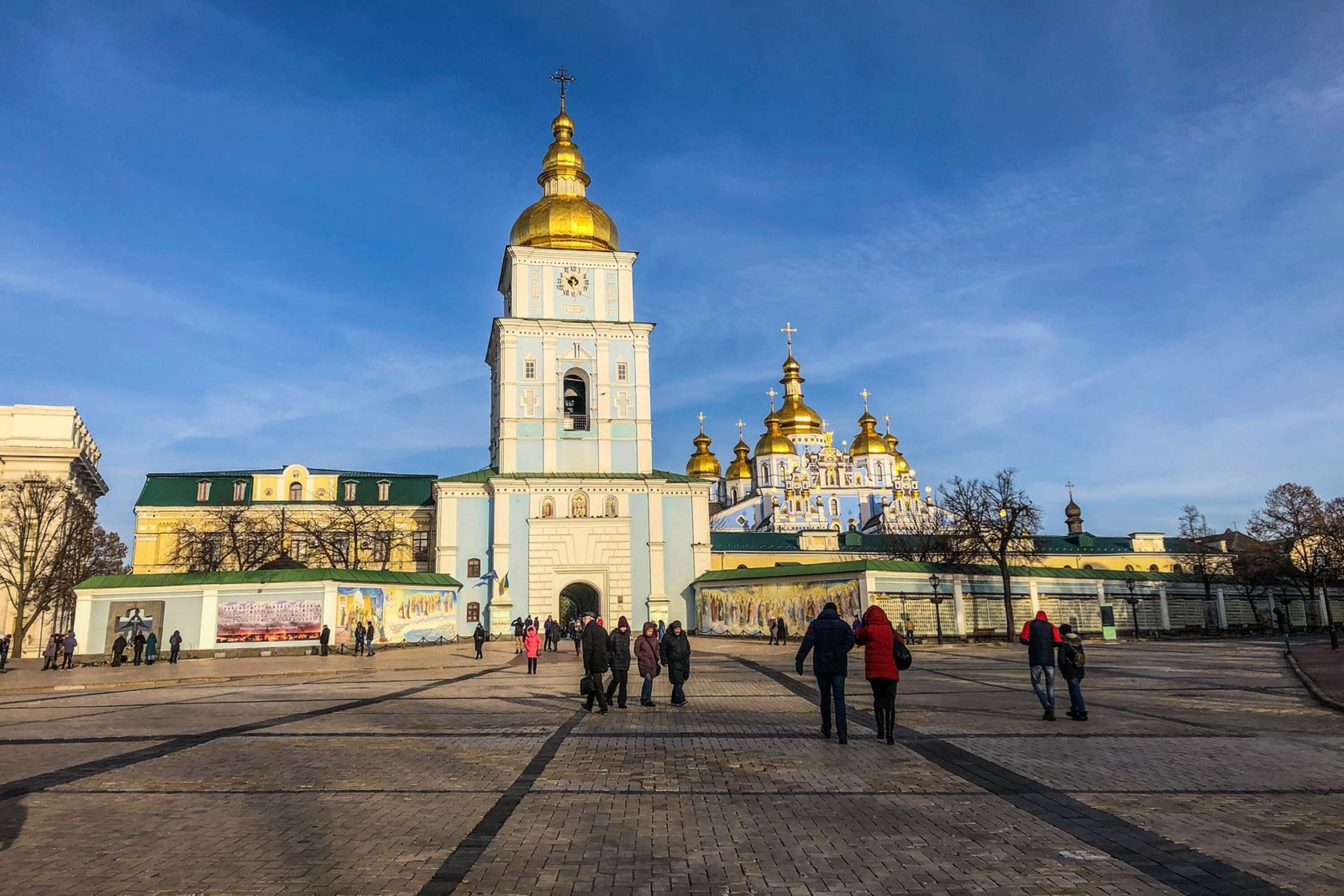 Det kryllar av ortodoxa kyrkor med alla sina guldkupoler i Kiev.