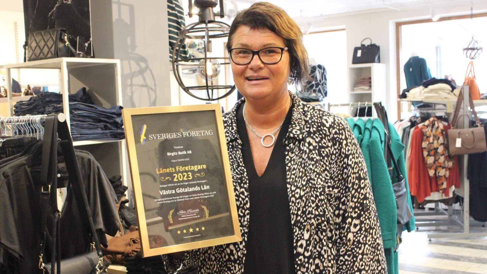 Ann-Louise Magnusson har fått utmärkelsen Länets Företagare 2023 för sin klädbutik Birgitz i Vara.