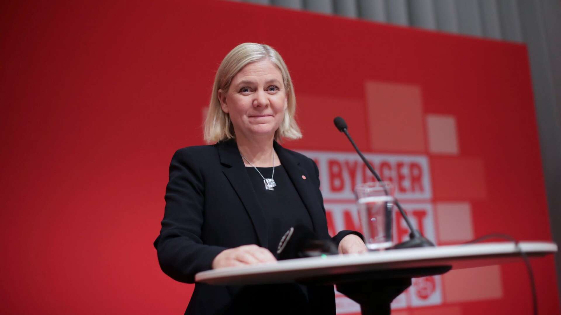 &quot;Det är visserligen positivt att Sverige nu äntligen verkar få en kvinna som statsminister, men den socialdemokratiska politiken har naturligtvis inte förändrats&quot;, skriver Arman Teimouri.