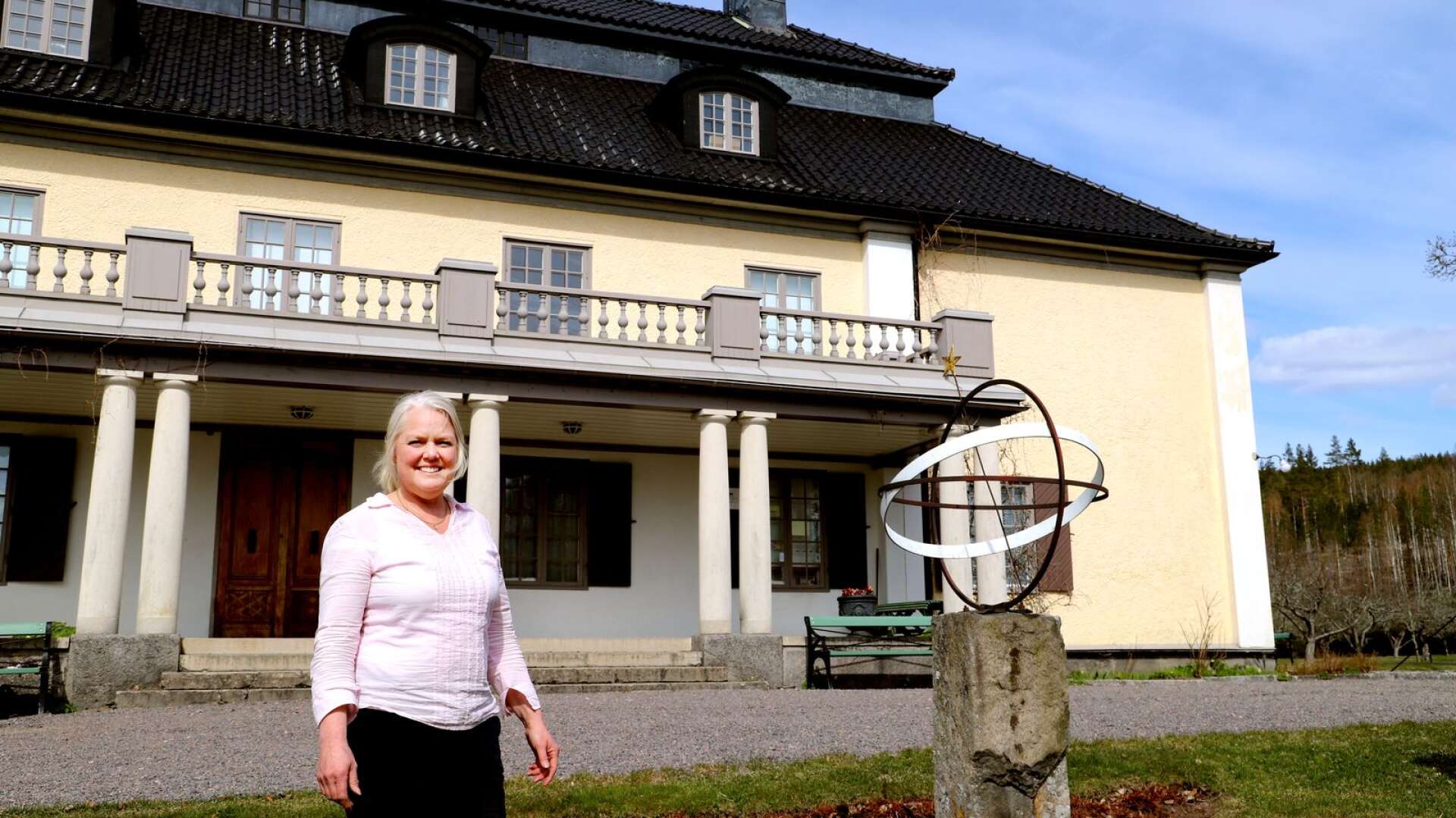 Irene Henriksson, intendent på Mårbacka, ser fram emot säsongsstarten med blandade känslor. Rutin finns efter förra årets pandemisäsong, men än är inte krisen över.