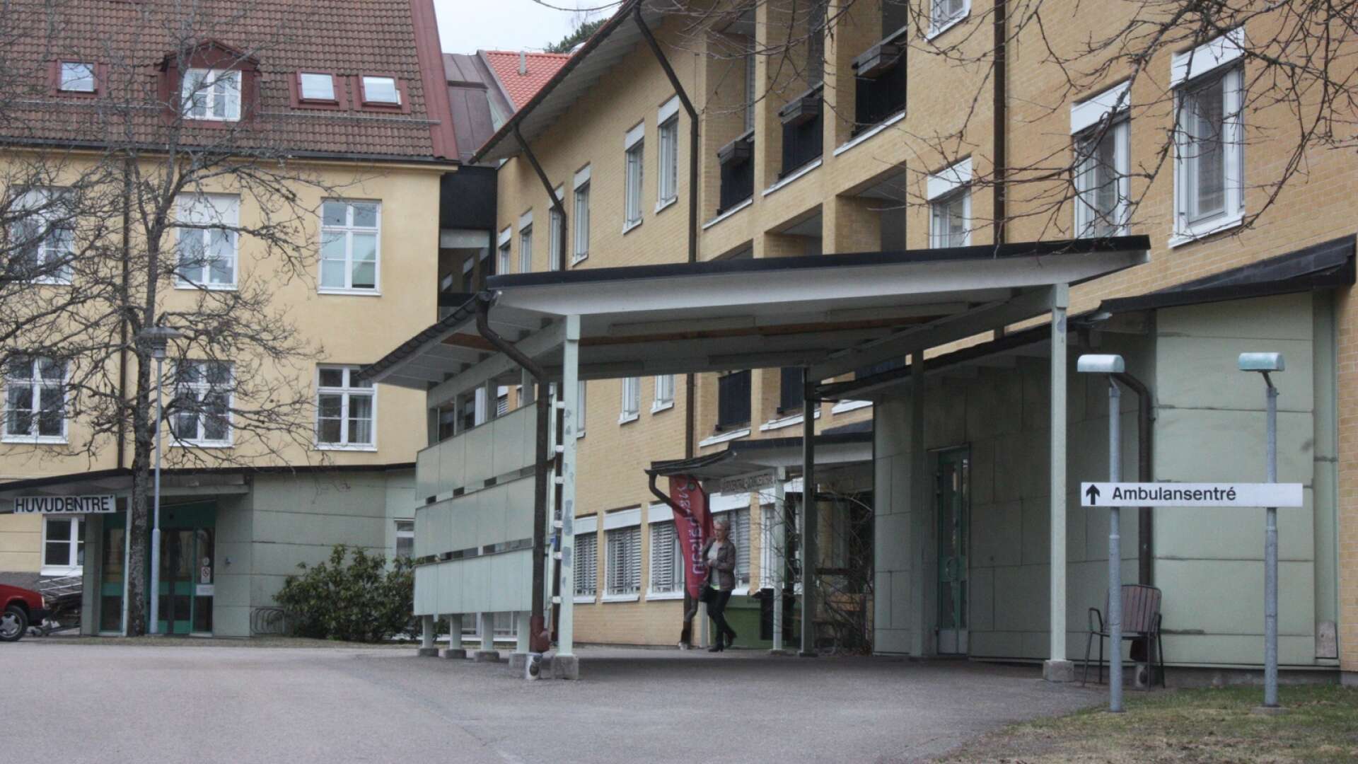 En kollega körde omgående den skadade personen till akutmottagningen på Dalslands sjukhus. 