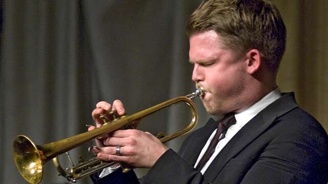 När Seffle Jazz Club äntligen drar igång igen, så är Karl Olandersson tillbaka i Säffle med sitt band.