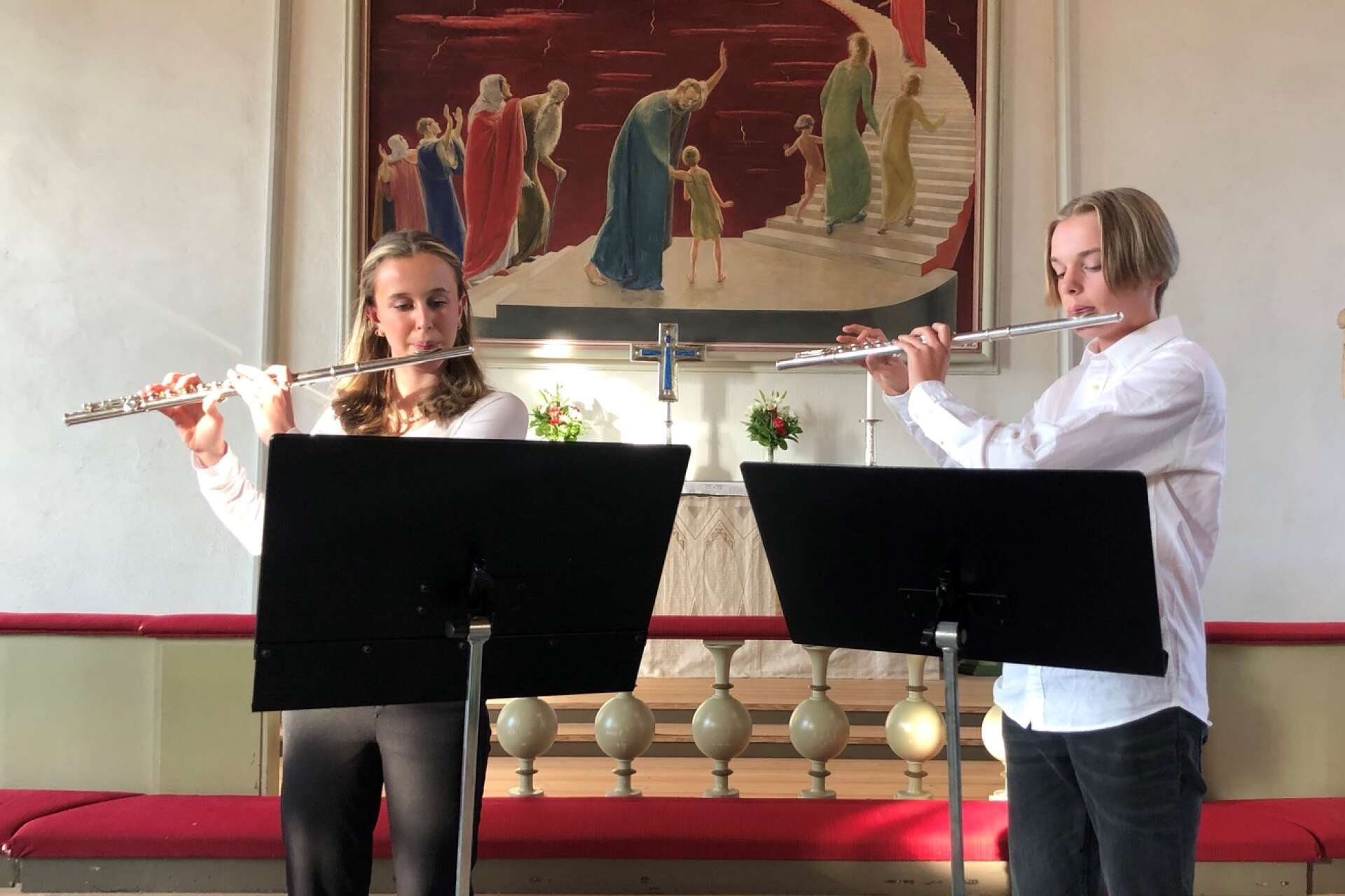 Agnes Gustafsson och Isak Nilsson med klassikern ”Visa vid vindens ängar” ackompanjerades av Ester Skog på piano.