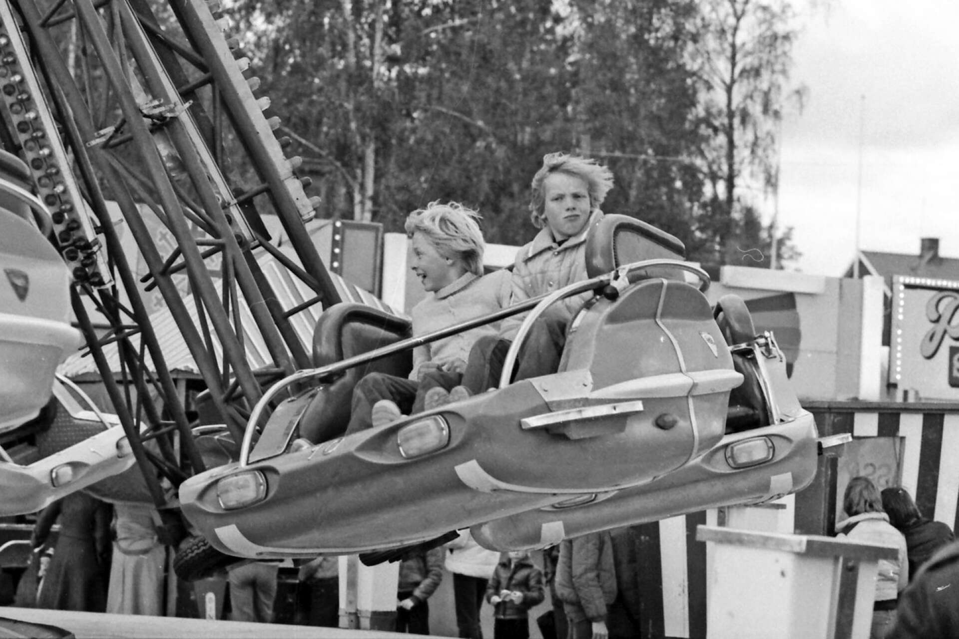 Nöjesmarknaden 1978 var förlagd till Flå, men attraktionerna var som de brukade vara och erbjöd också en och annan luftfärd. 