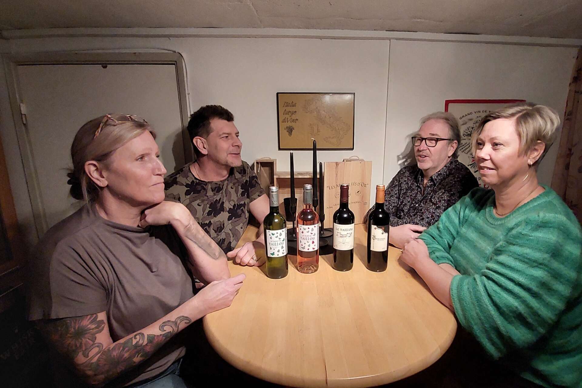 Maria Smedberg och Peter Smedberg Fredriksson samt Stefan och Theres Nilsson importerar vin från Frankrike. 
