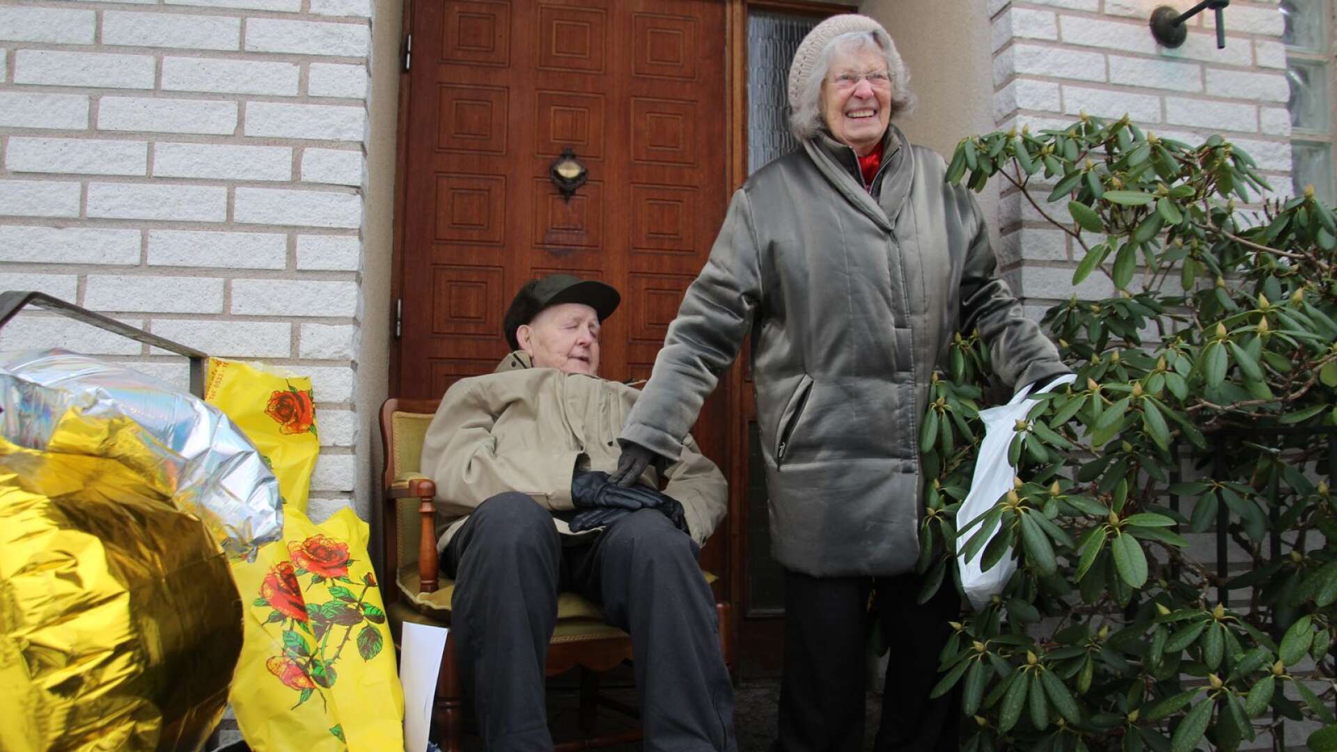 Lars-Göran Danielsson och hans fru Solveig var rörda och lyckliga över all uppmärksamhet han fick på sin 90-årsdag – trots att pandemin la krokben för ett vanligt firande.