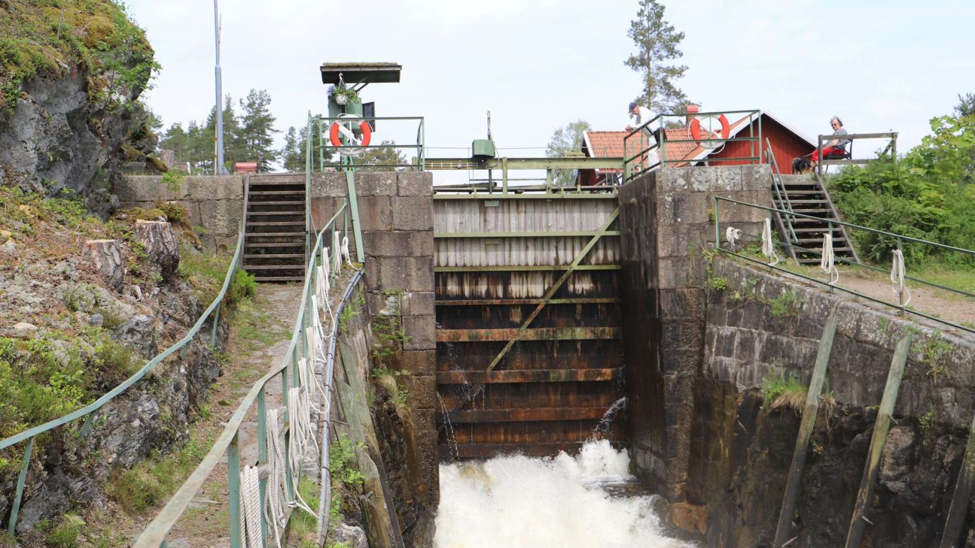 Lennartsfors slusstation i Dalslands kanals sjösystem.