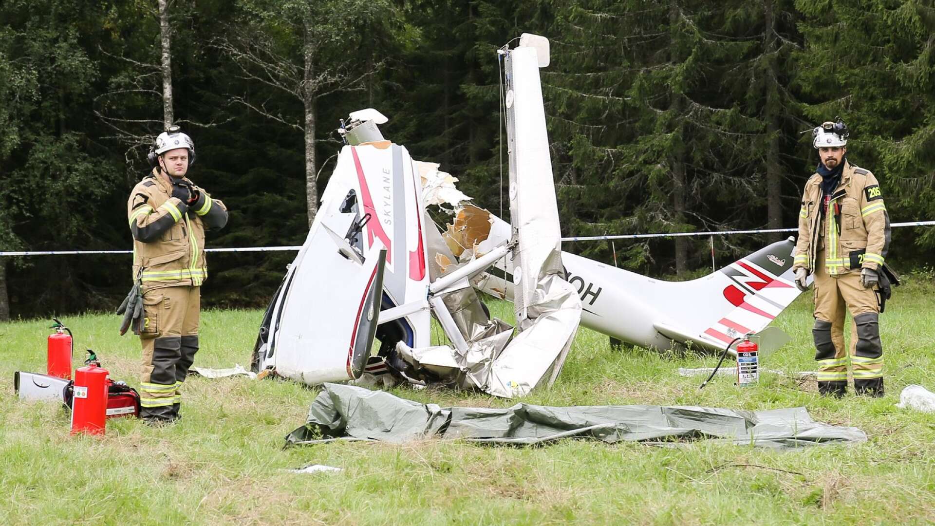 Flygplanet blev svårt demolerat i kraschen.