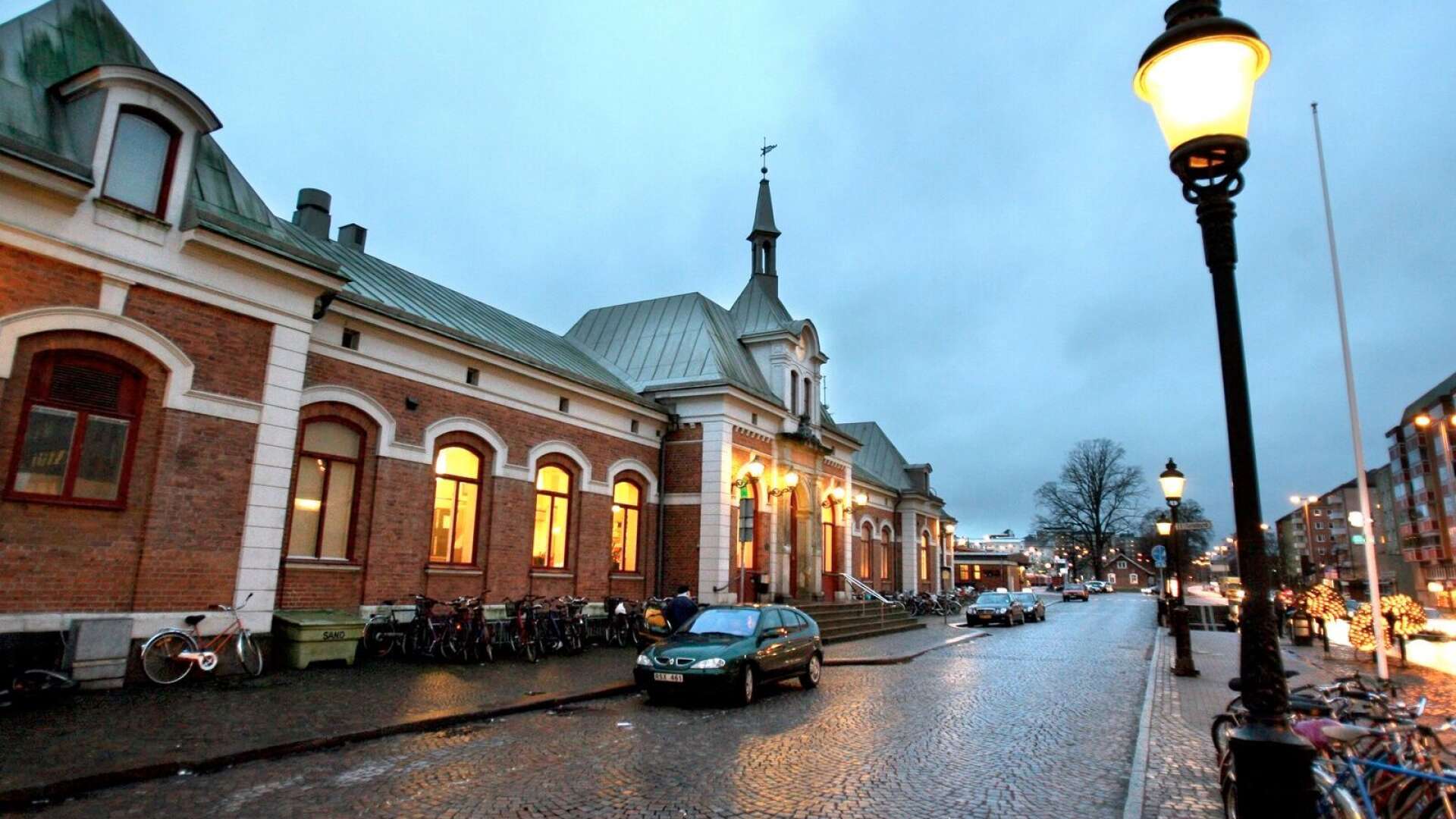 Karlstads centralstations ägare Jernhusen vill kunna bygga en länkbyggnad från stationen till en ny kontors- och servicebyggnad och har fått ja till det. Centralstationen är klassad som byggnadsminne.