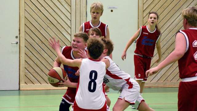 Sunne Baskets mixlag, födda 2007 eller senare, kämpade tappert i hemmamatchen mot Arvika.