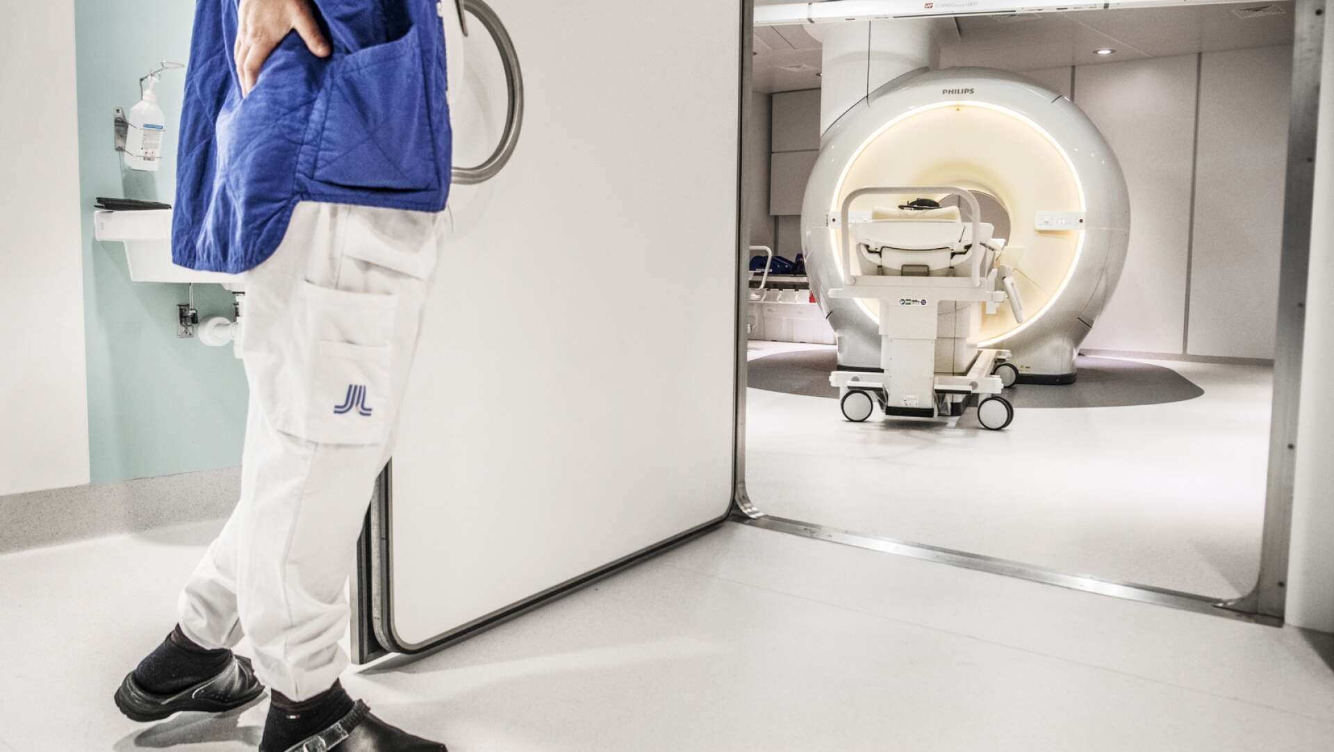Radiologin befinner sig i ett krisläge och verksamhetschefen vädjar till läkarna i Region Värmland om hjälp.