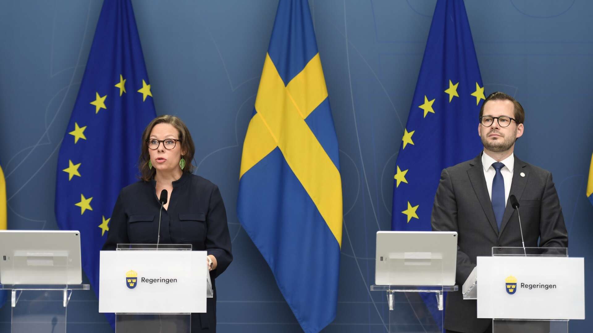 Migrationsminister Maria Malmer Stenergard (M) och Sverigedemokraternas partisekreterare Mattias Bäckström Johansson under pressträff om anhöriginvandringen.