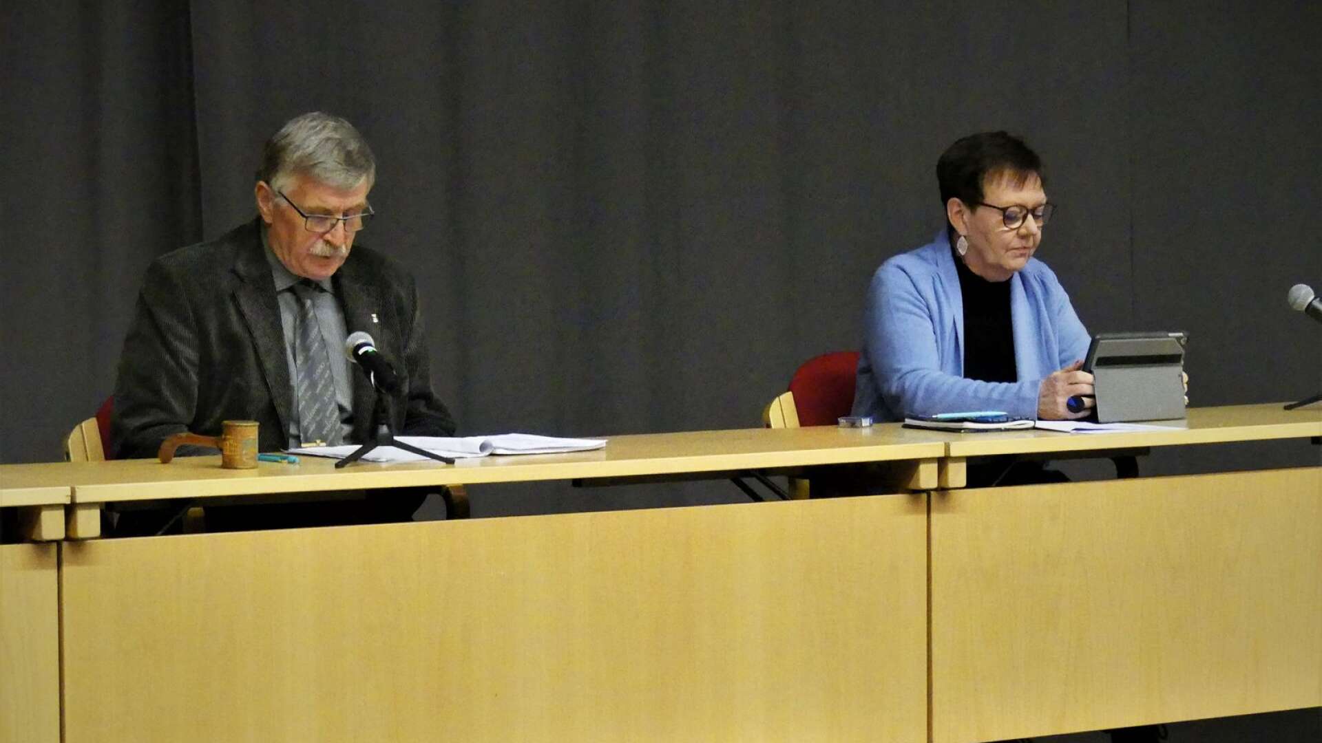 Leif Aronsson (C) och Ewa Arvidsson (S) valdes till ordförande respektive andra vice ordförande i Åmåls kommunfullmäktige. Förste vice ordförande blev Madeleine Olsson (M).