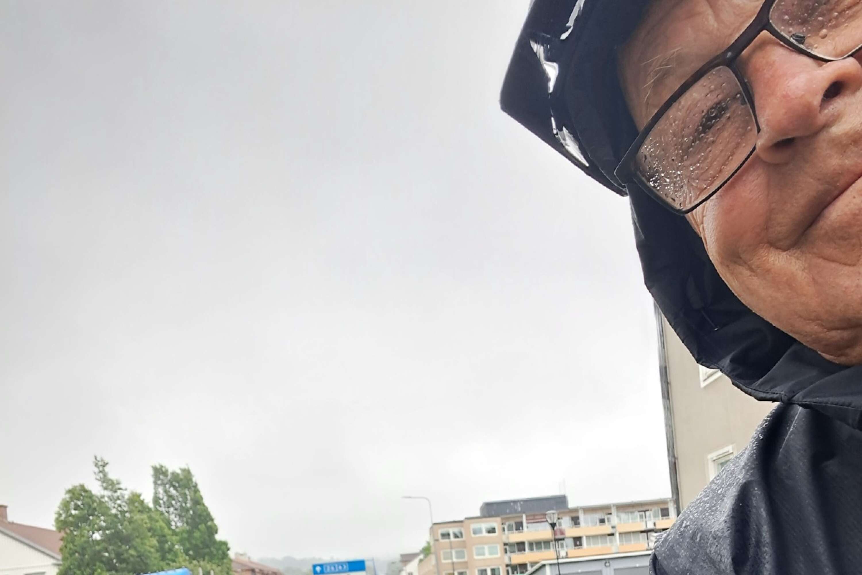 Holger Axell cyklar i alla väder på sina resor. 