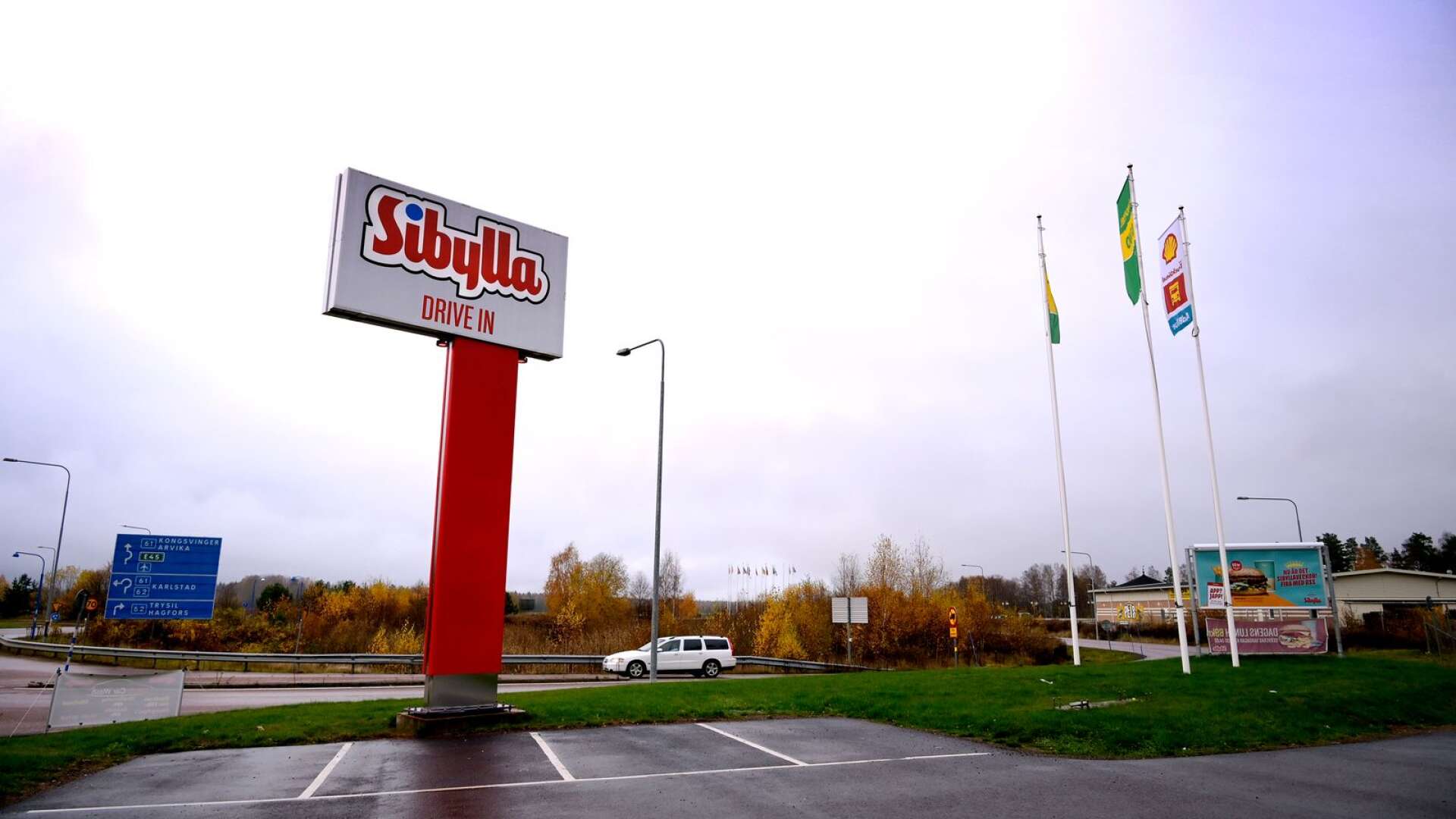 Sibyllas drive In-restaurang i Skåre stängde förra månaden när företaget som drev den begärdes i konkurs. Redan nu förhandlar företaget om att öppna upp igen.
