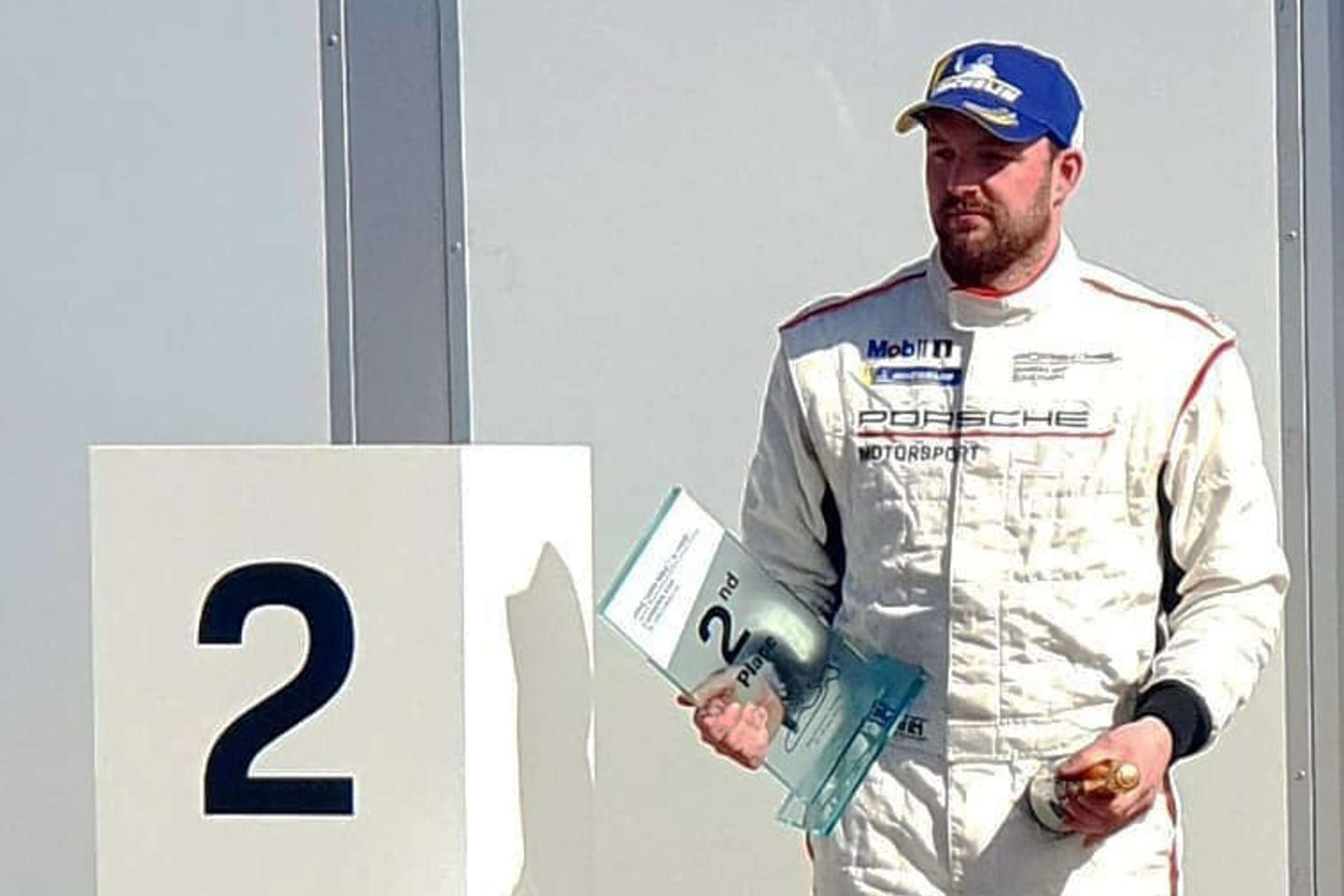 Persson blev uppflyttad från tredje- till andraplats i andra racet efter att teamkompisen Hampus Ericsson bestraffats med ett tidstillägg för ”track limits”.