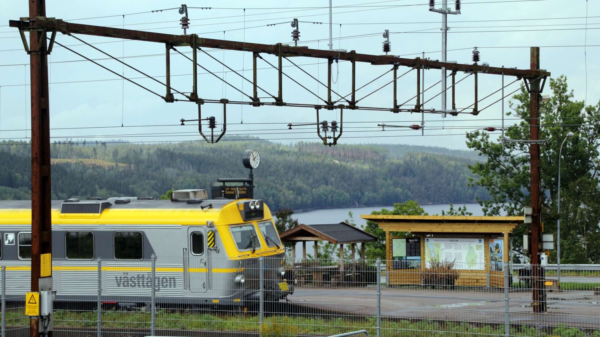 Tågturerna mellan Ed och Trollhättan är säkrade i två år till. 
