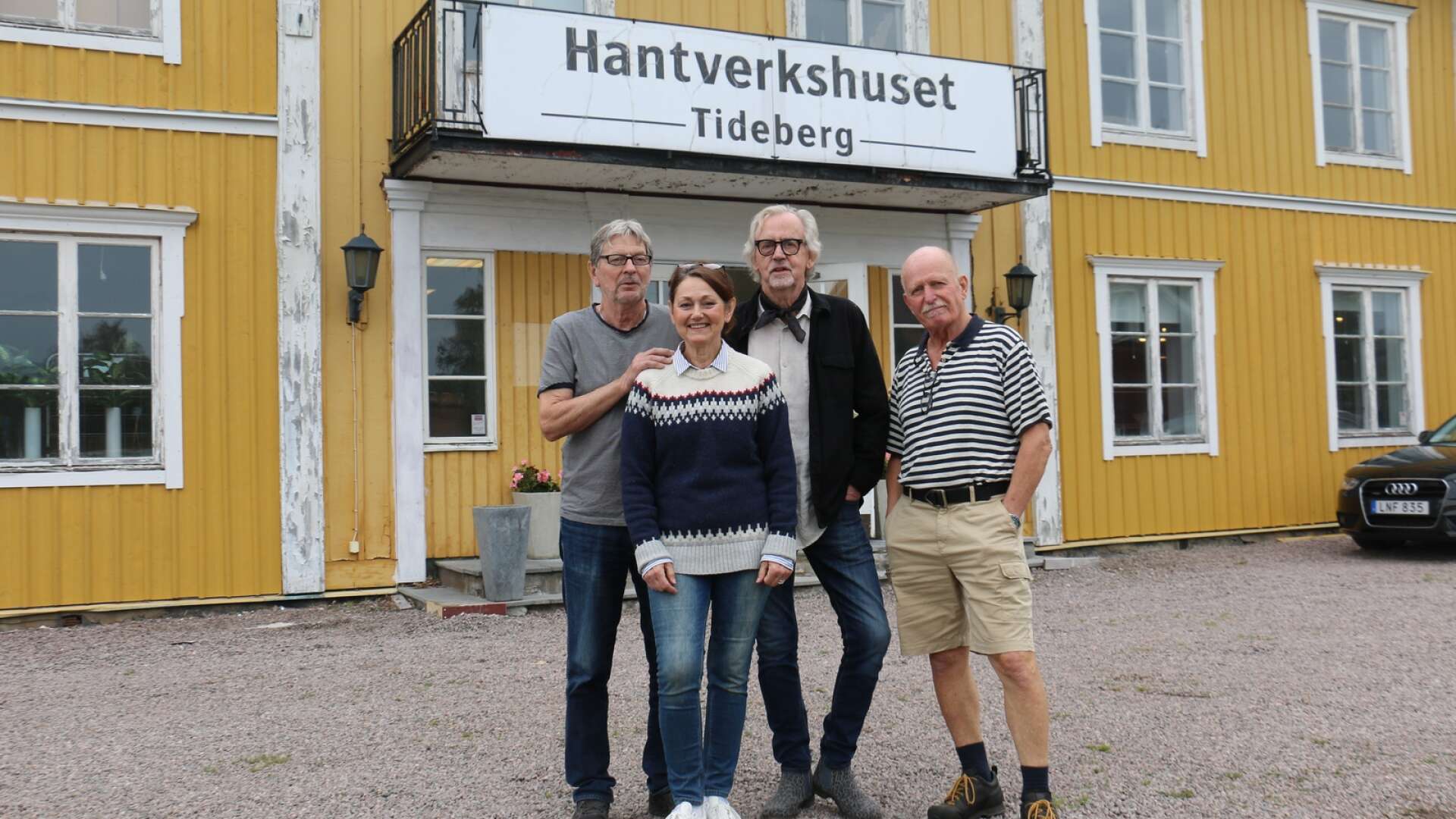 Stig Lagerin, Suzanne Lagerin, Johan Karlsson och Thorleif Aiff öppnar upp hantverkshuset på lördag.