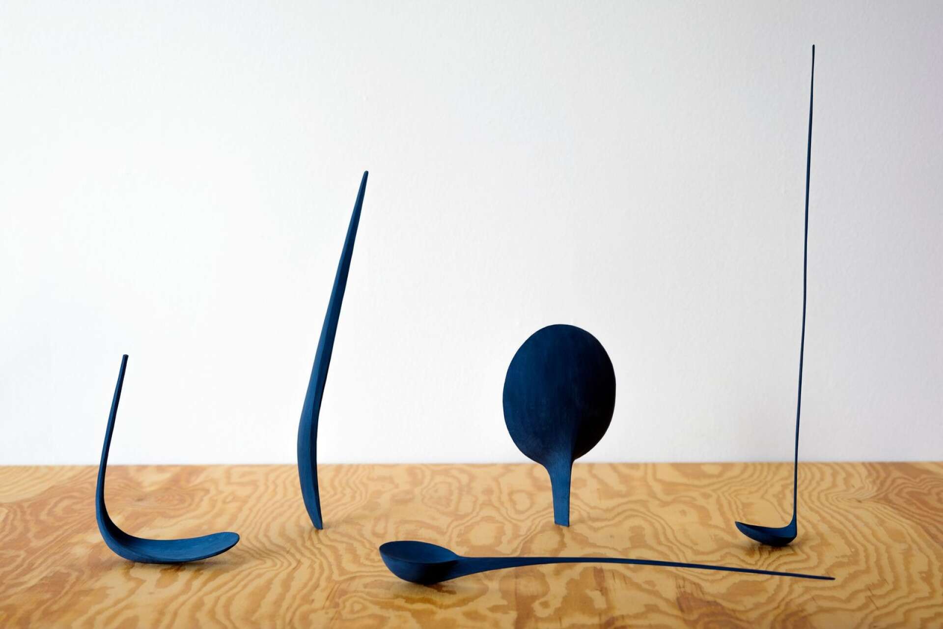 Blue Spoons, verk av formgivaren Álvaro Aramburu.