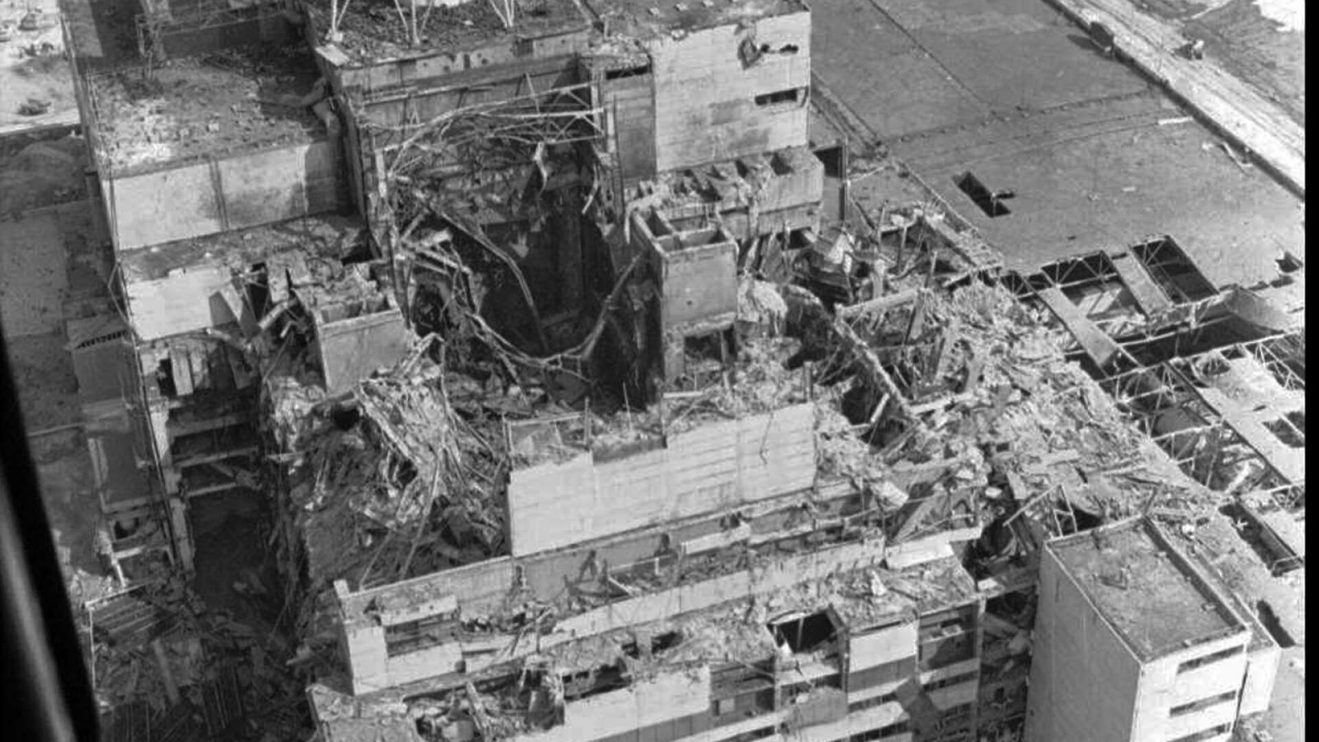 Skadorna efter explosionen i rektor fyra var enorma. Olyckan spred radioaktivitet över stora dela av Europa, bland annat Sverige.