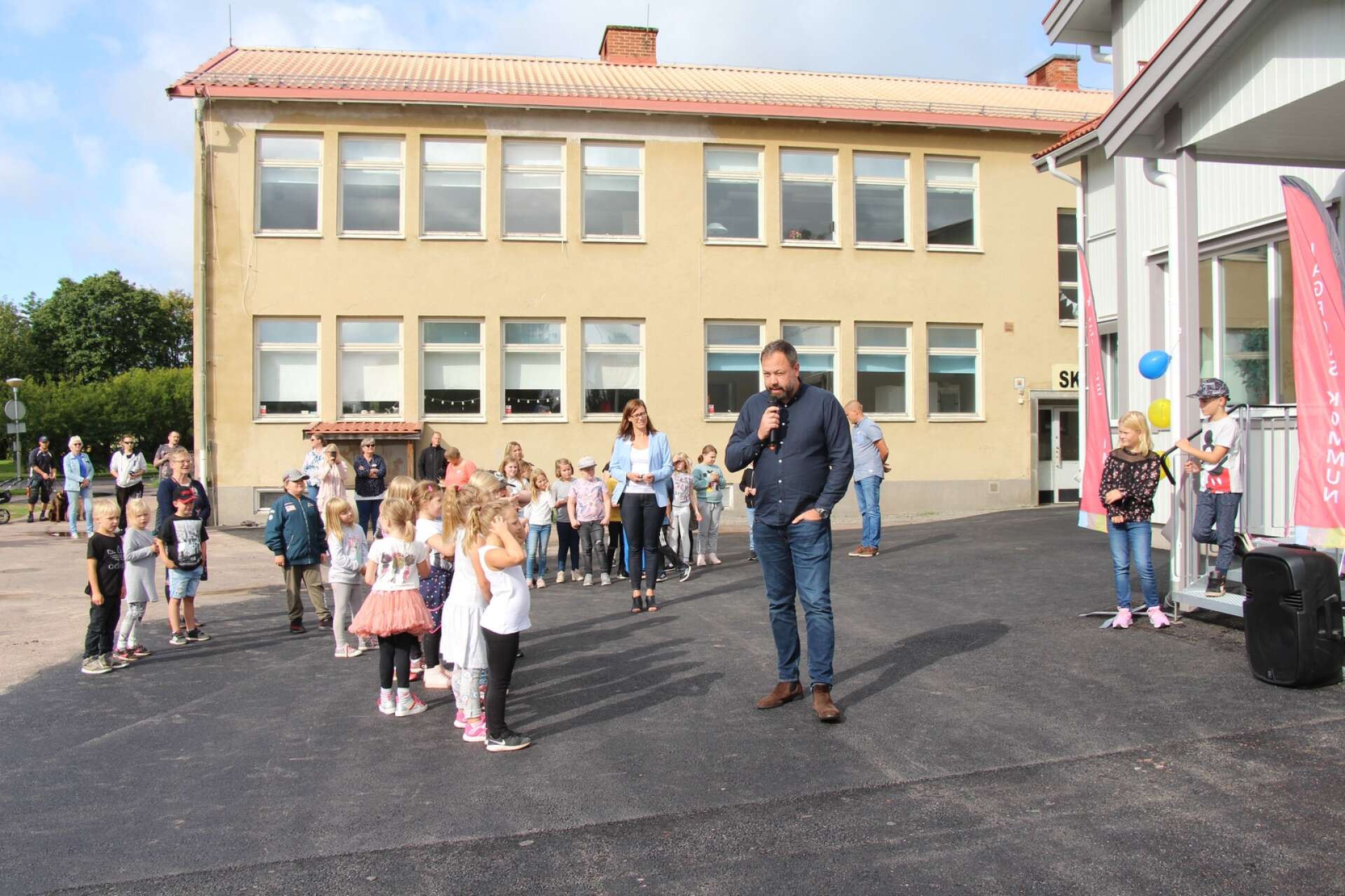 Nya lågstadiet på Råda skola invigdes 2019 av kommunalrådet Jens Fischer (OR)