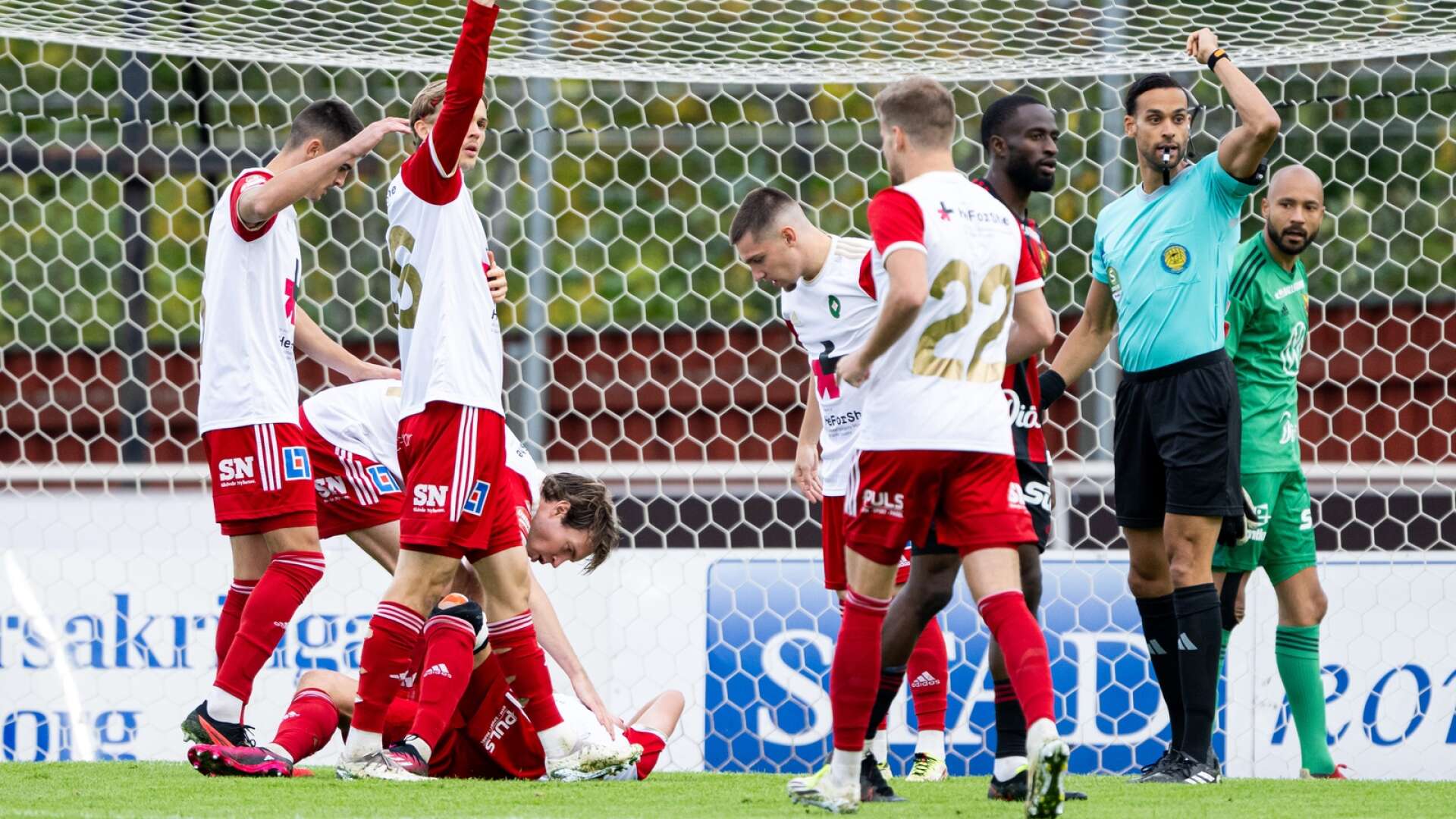Oscar Lennerskog nickade in ledningsmålet för Skövde AIK mot Östersunds FK på lördagen men han skadade sig samtidigt. Nu återstår det att se om mittfältaren tvingas till operation.