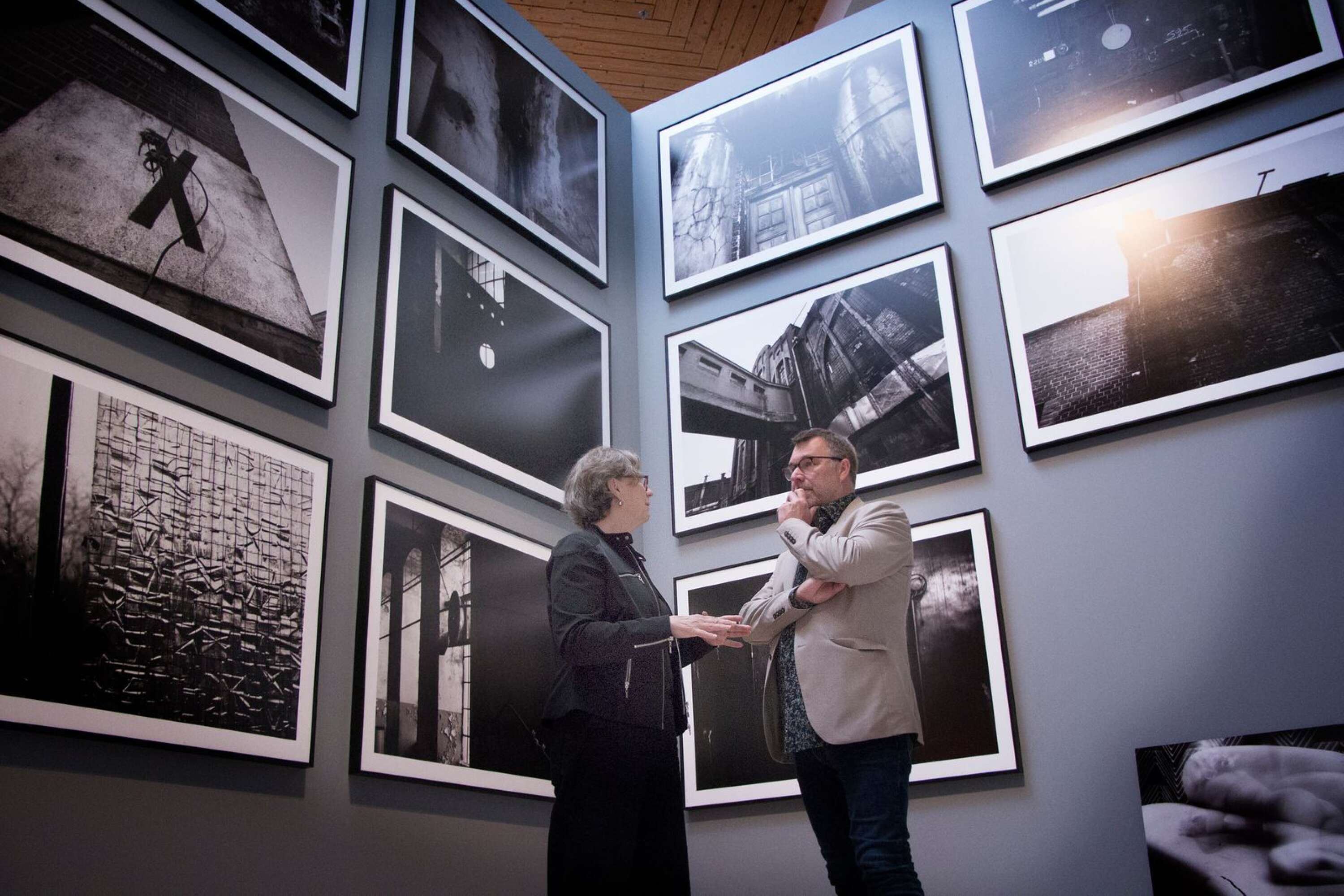 En av avdelningarna i utställningen har temat fabriker, David Lynch har fotograferat övergivna industrilokaler i Polen.