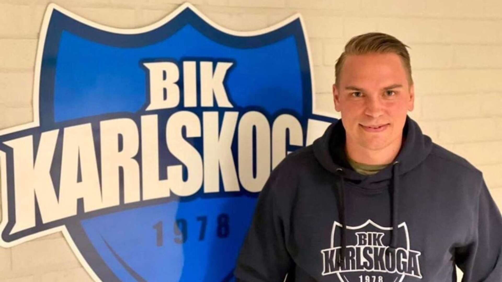 Markus Karlsson, 34, är huvudcoach för BIK Karlskoga J18.