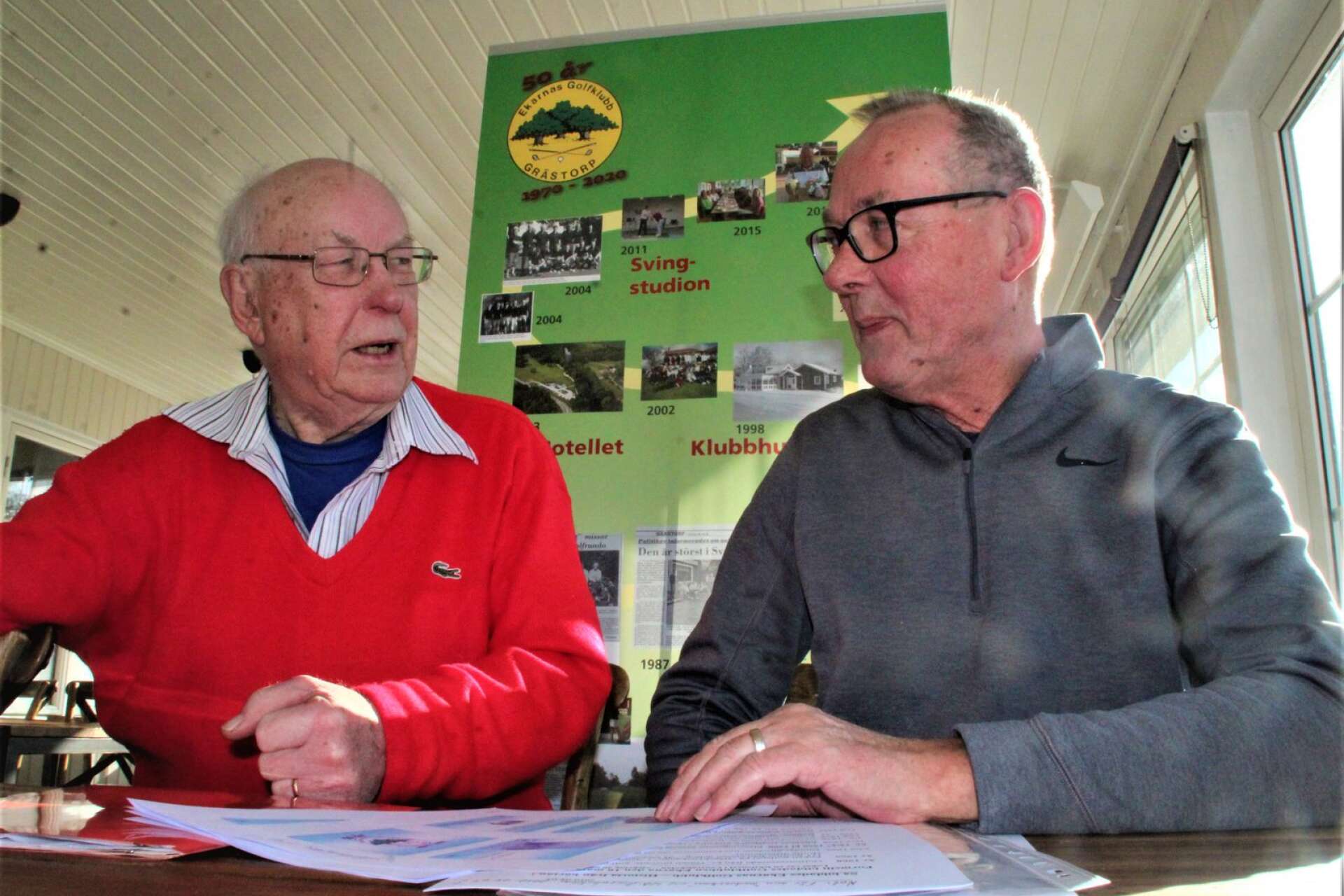Första och senaste ordföranden, Bertil Johansson och Bosse Ödlund. Ekarnas golfklubb fyller ett halvsekel våren 2020.