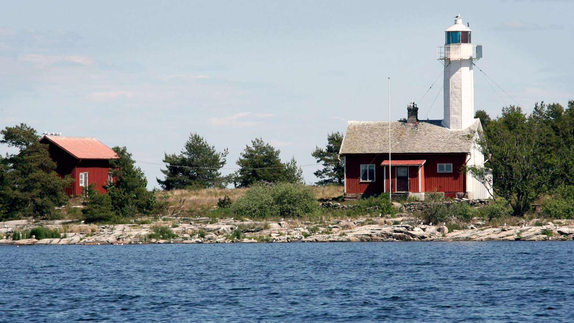 Sjöfartsverket vill sälja Söökojans fyr för 1,2 miljoner. Hammarö kommun tvekar och verkar avstå erbjudandet. 