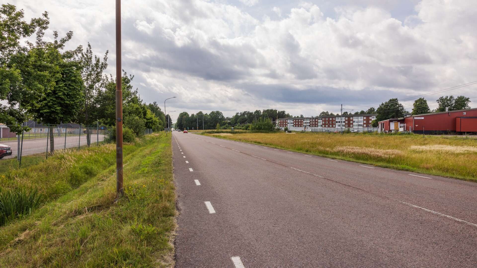 Skoghallsvägen löper mellan Romstad och Gruvlyckan, två stadsdelar där förutsättningarna skiljer sig åt.