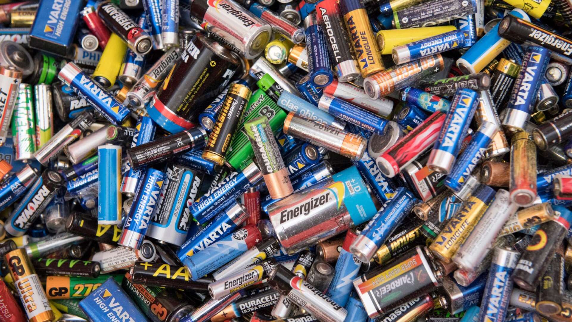 STOCKHOLM 20170419
Återvunna batterier.
Ny rapport visar att personal utsätts för hot på sopstationer.
Foto: Henrik Montgomery / TT / kod 10060 