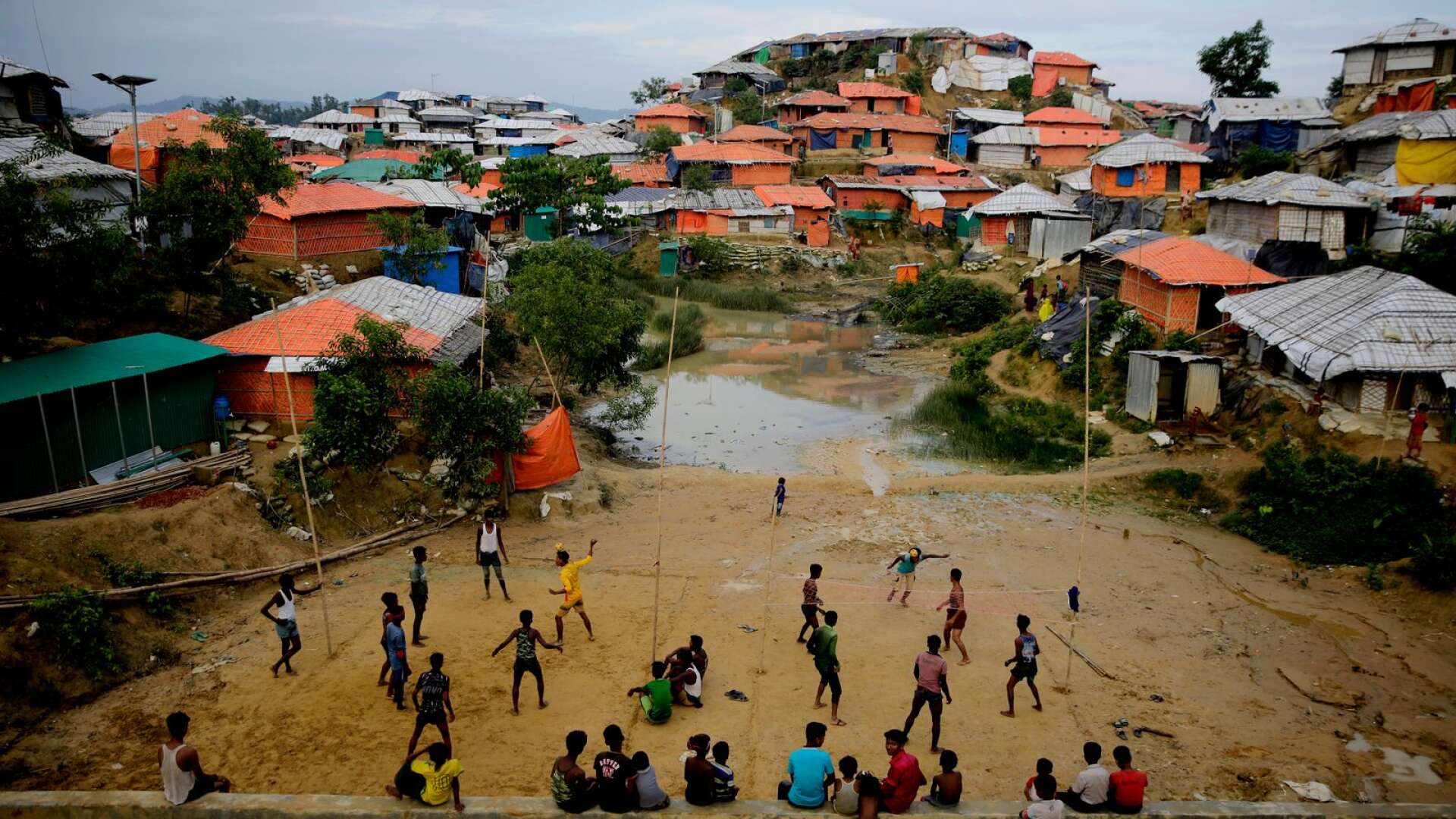 Det är tragiskt att världssamfundet inte har förmått få stopp på den våldsoffensiv som fortgår med övergrepp i både Myanmar och tillflyktslandet Bangladesh, skriver Cecilia Wikström. (Bild från flyktinglägret  Balukhali i Bangladesh.)