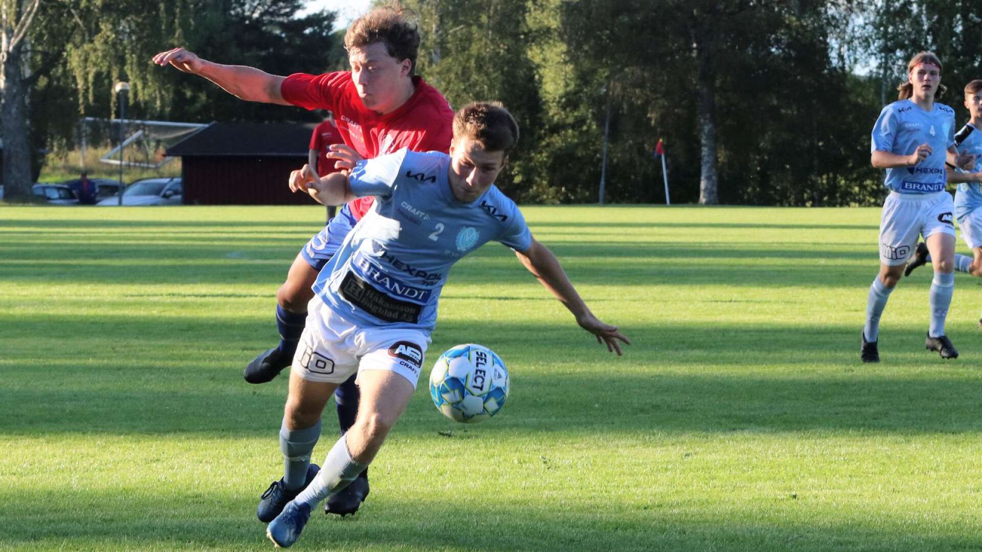 De senaste säsongerna har Tösse IF och IF Vikens utvecklingslag mötts i division 5. Nästa säsong kan Viken U tvingas ner i division 6 tillsammans med övriga utvecklingslag om ett förslag från Dalslands Fotbollförbund går igenom. 