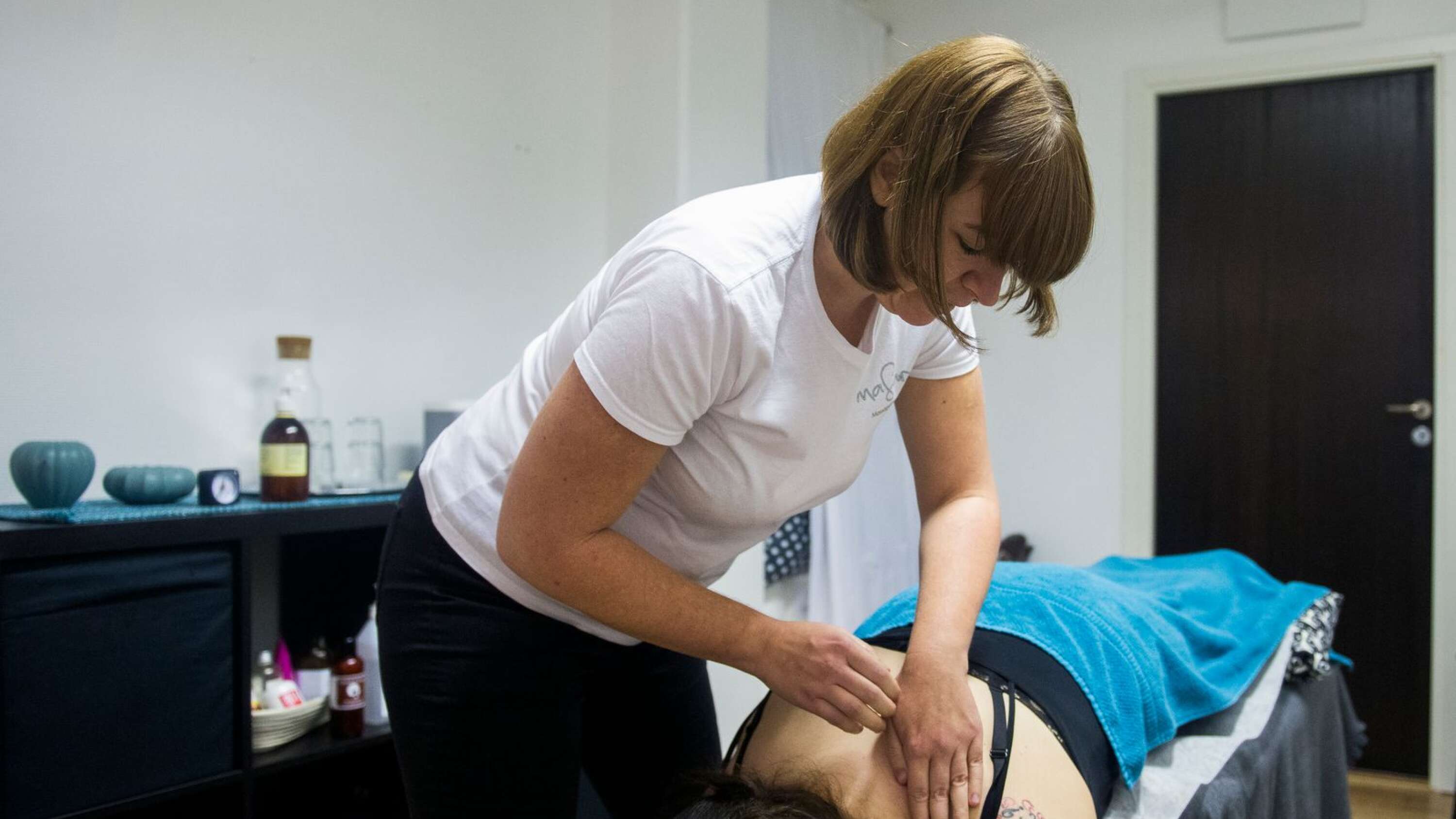Sara Norbäck Olivers jobbar som massageterapeut och berättar om varför massage är bra för både kroppen och välbefinnandet.