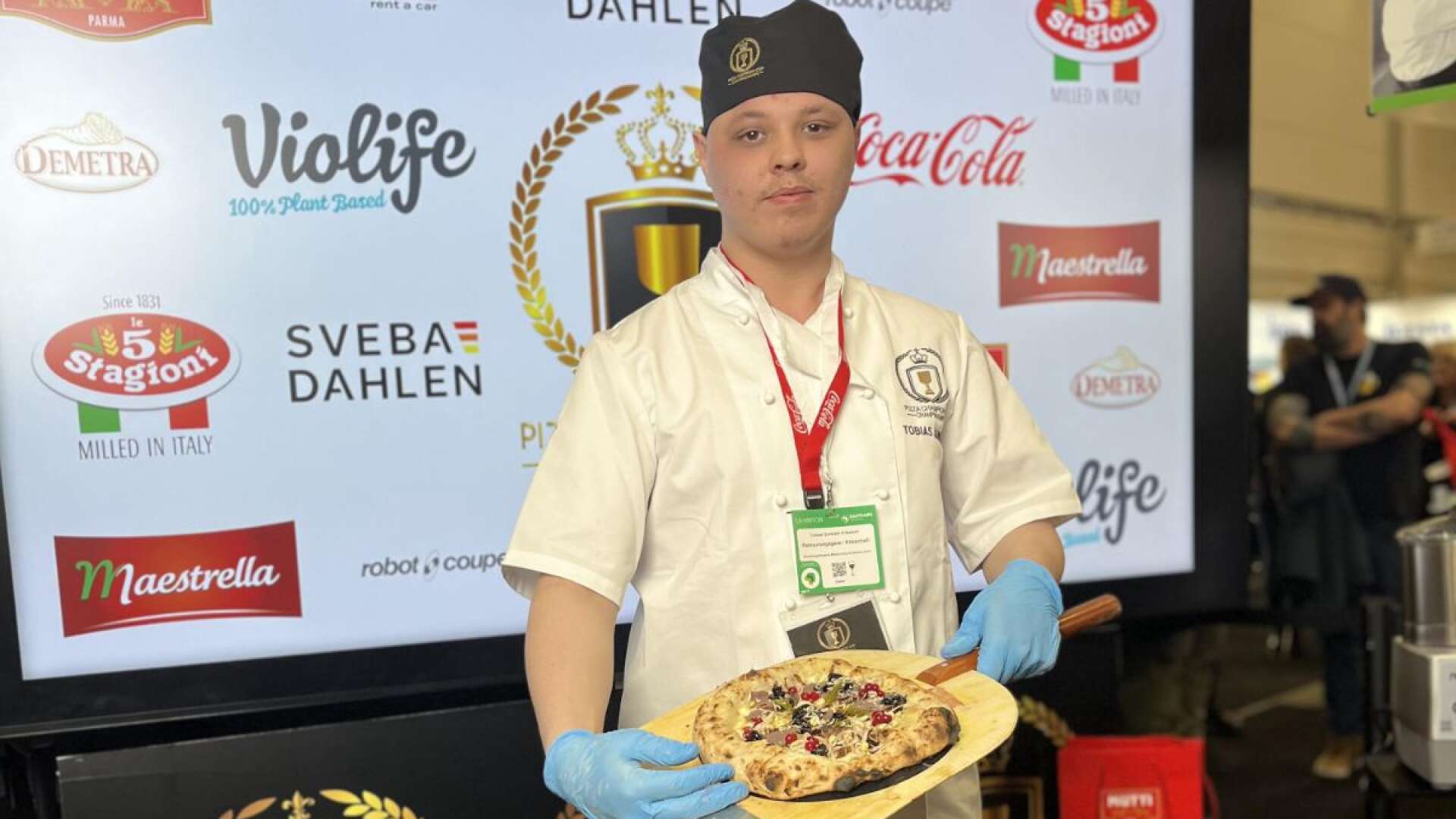 Tobias Gundahl från Svanskog pizzeria Gyllene Svanen var en av 15 tävlande i Nordiska mästerskapen i gourmetpizza och slutade på tionde plats.